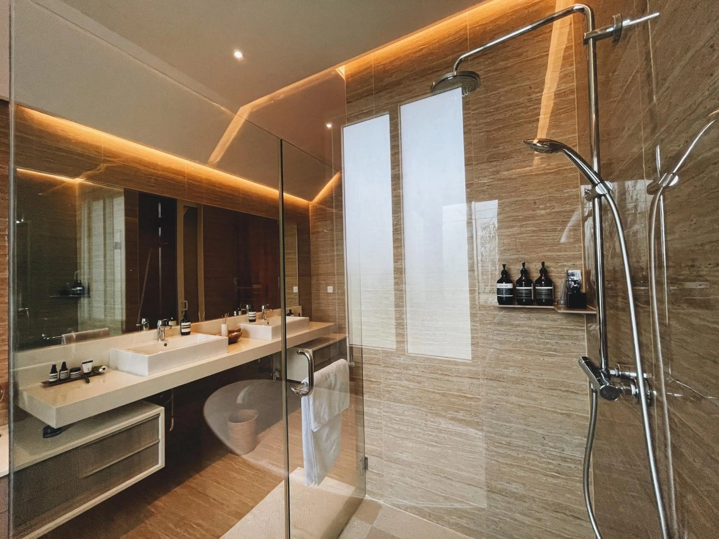 Shower in Kula Kara Villas Bingin, Uluwatu