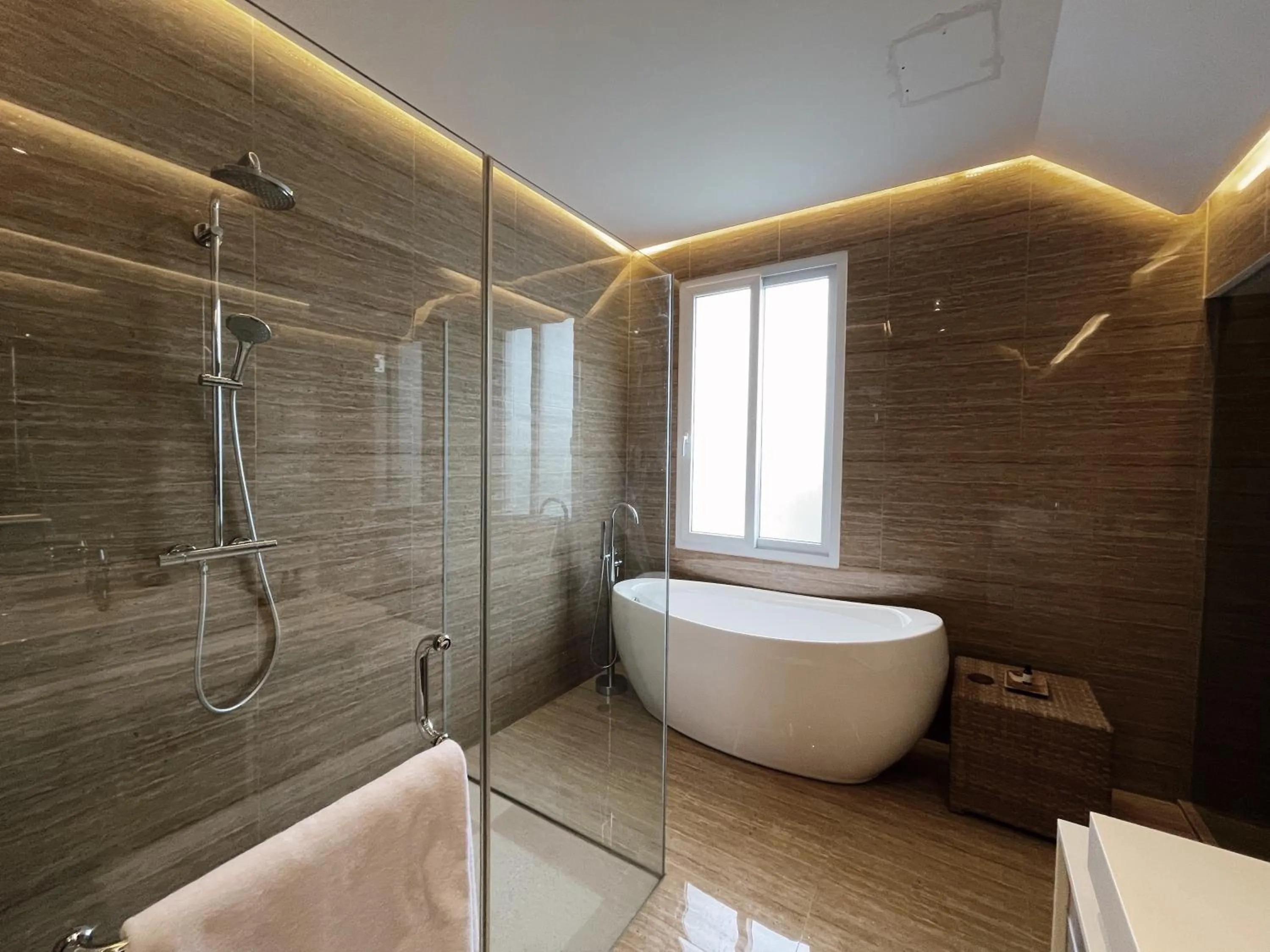 Hot Tub in Kula Kara Villas Bingin, Uluwatu