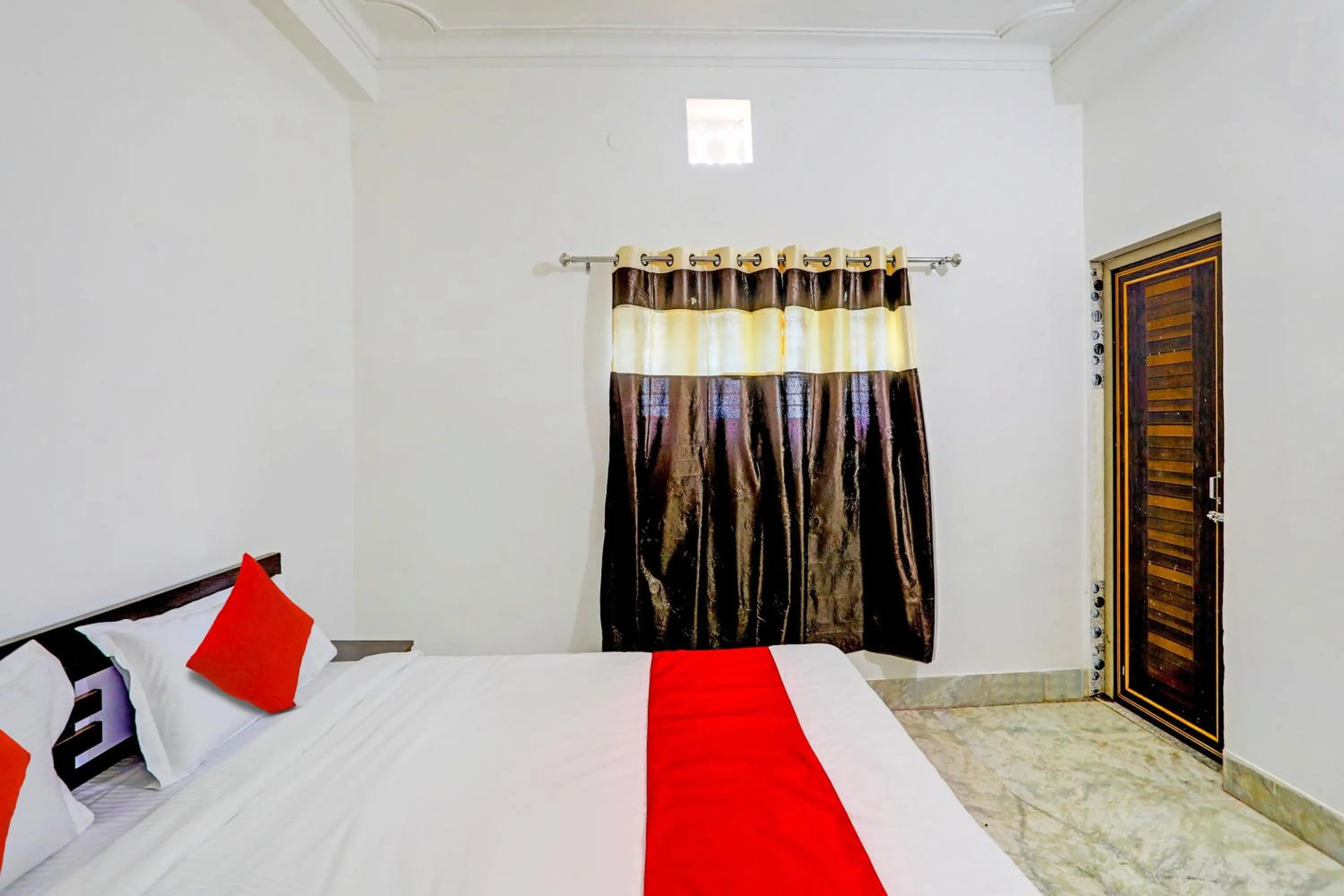 Facade/entrance, Bed in Hotel O Dibya Guest House