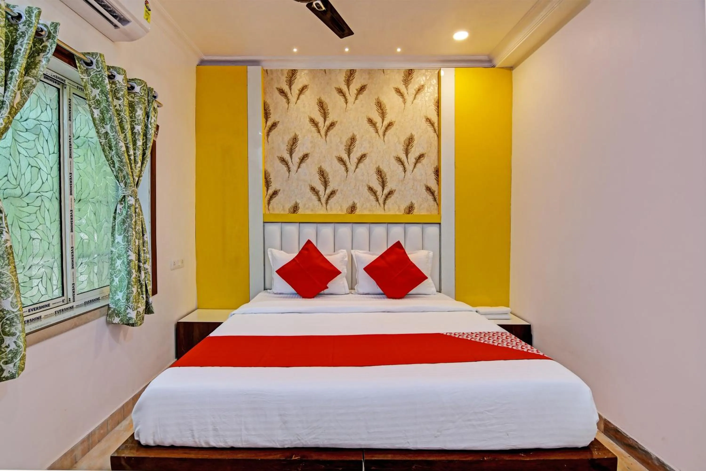 Bedroom, Bed in Super Hotel O Golden Palace