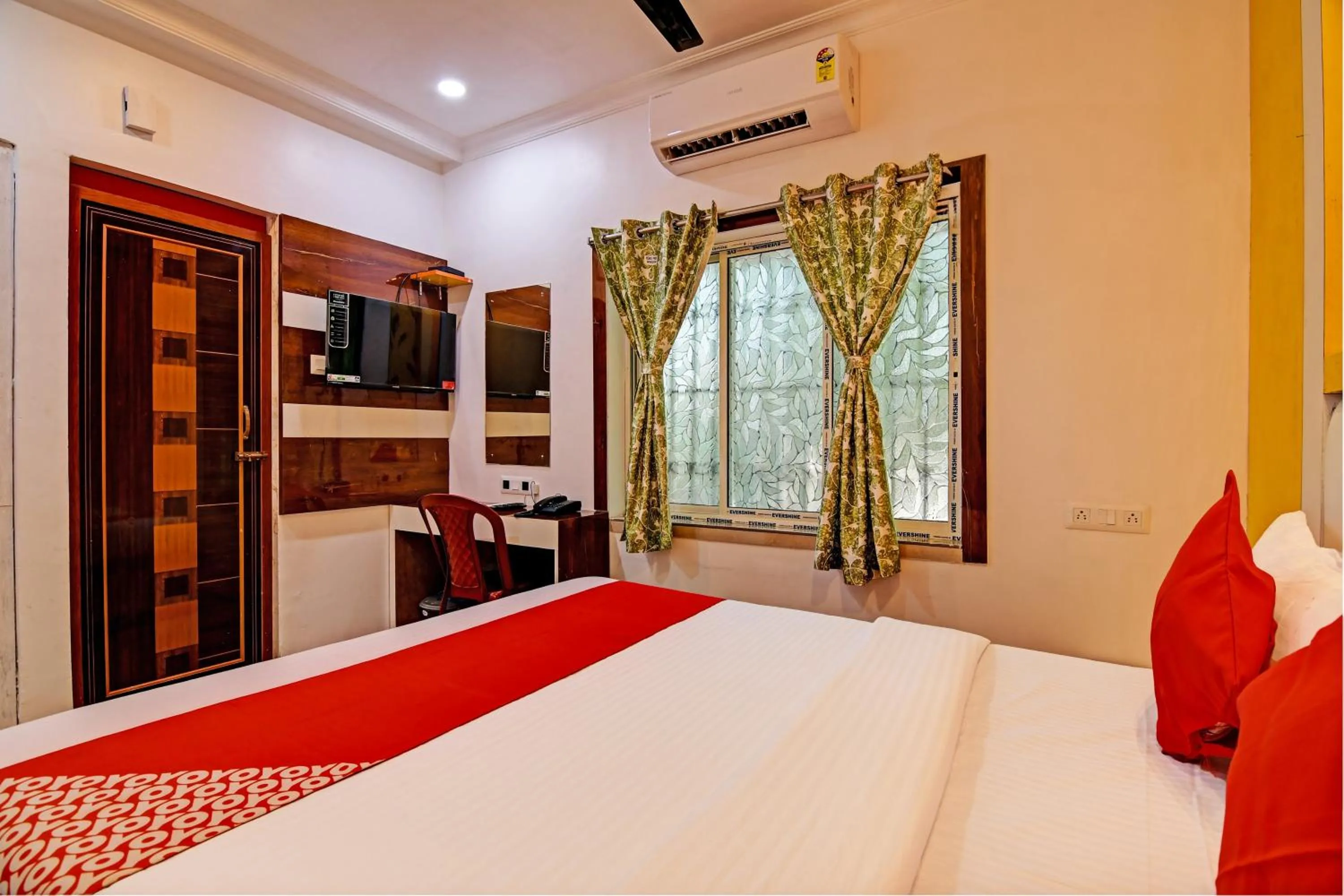 Bedroom, Bed in Super Hotel O Golden Palace