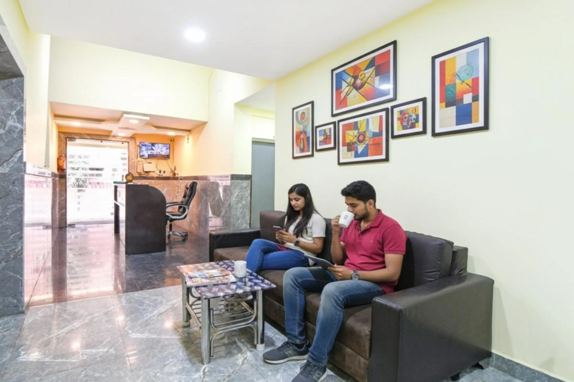 Living room in FabHotel Olive Inn I - 260m from Saltlake Sector V Metro Station