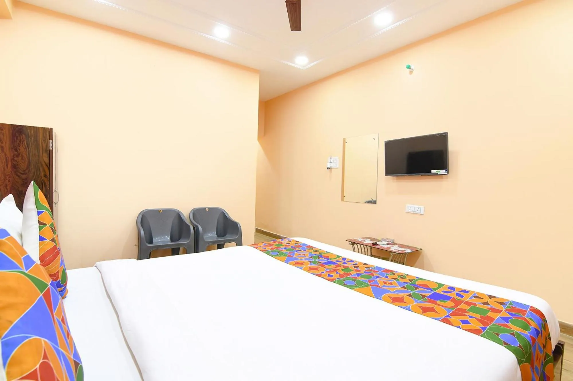 Bed in FabHotel Olive Inn I - 260m from Saltlake Sector V Metro Station