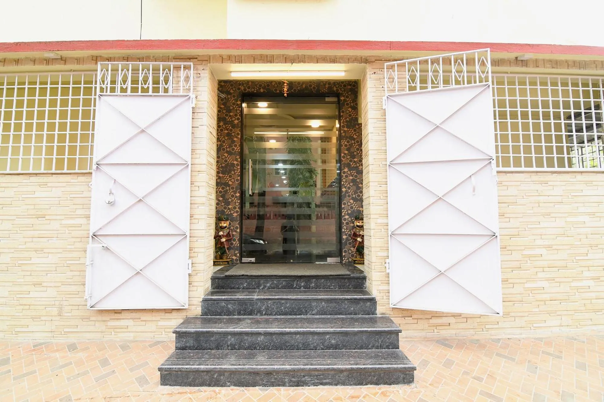 Facade/entrance in FabHotel Olive Inn I - 260m from Saltlake Sector V Metro Station