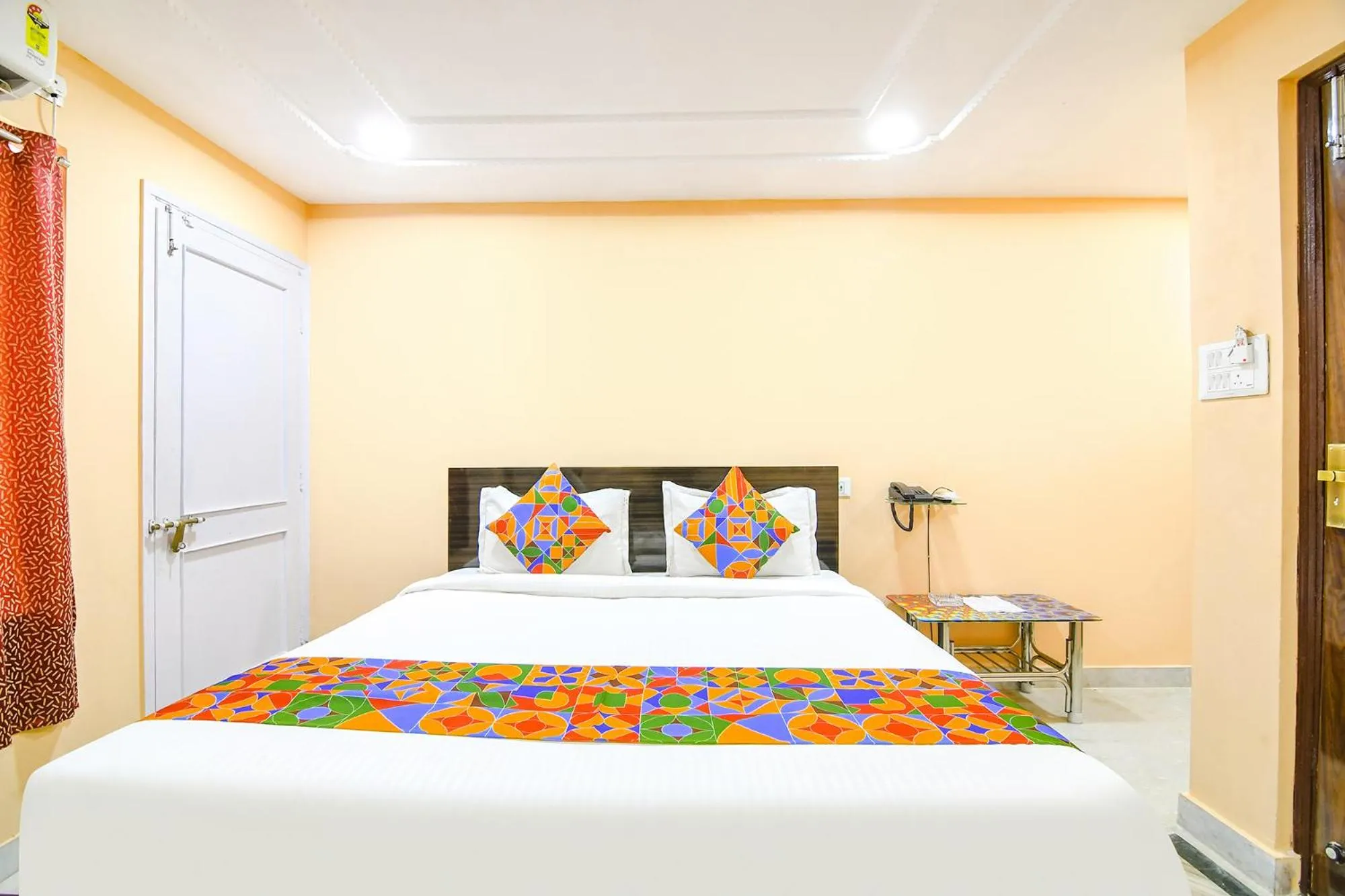 Bed in FabHotel Olive Inn I - 260m from Saltlake Sector V Metro Station