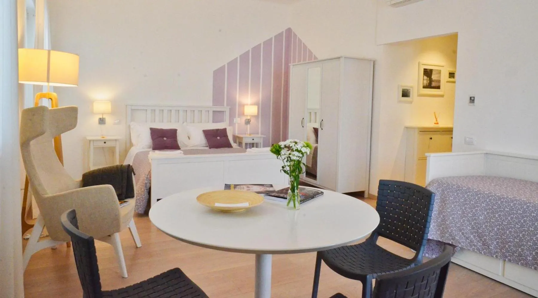 Photo of the whole room in Petit Hotel
