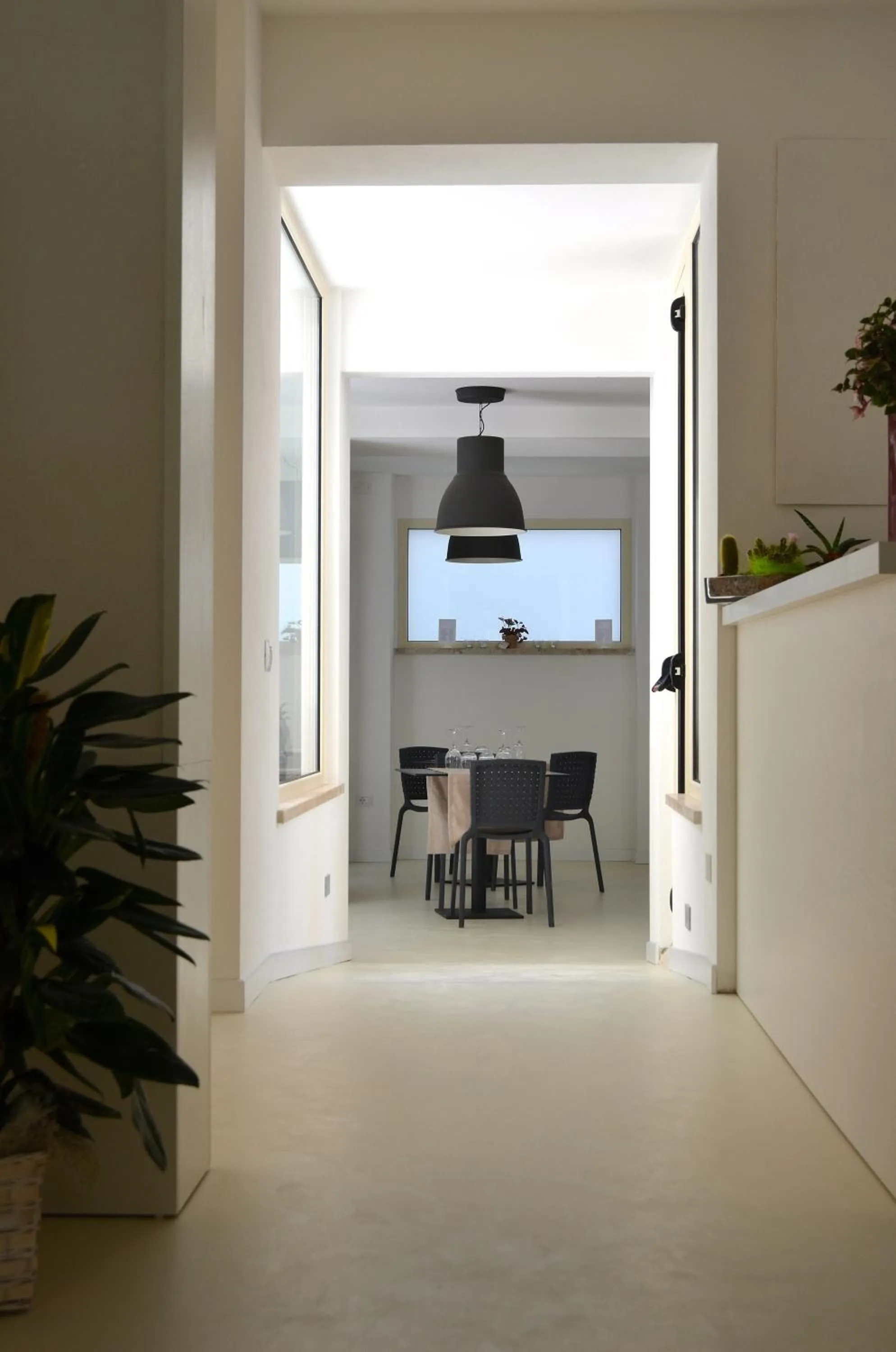 Restaurant/places to eat in Petit Hotel