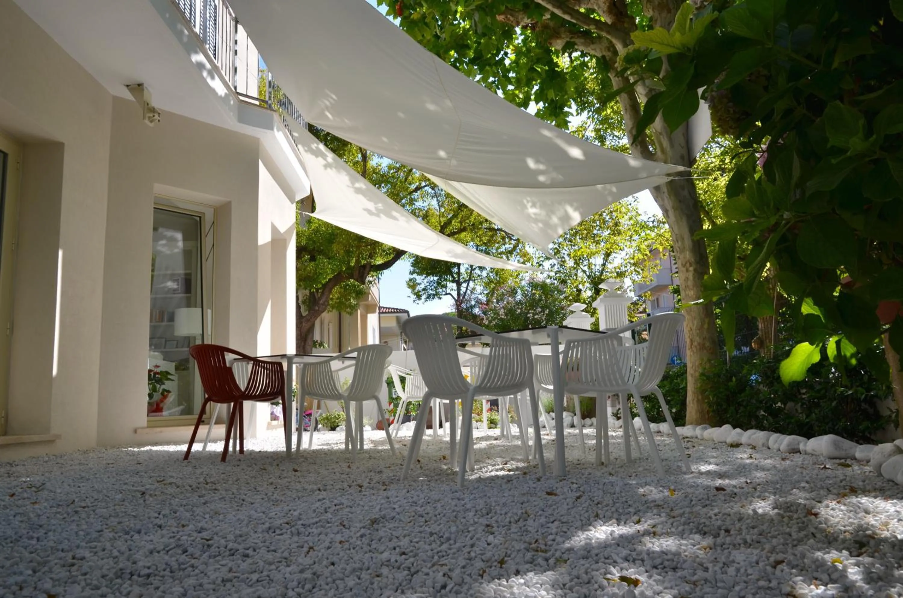 Day in Petit Hotel