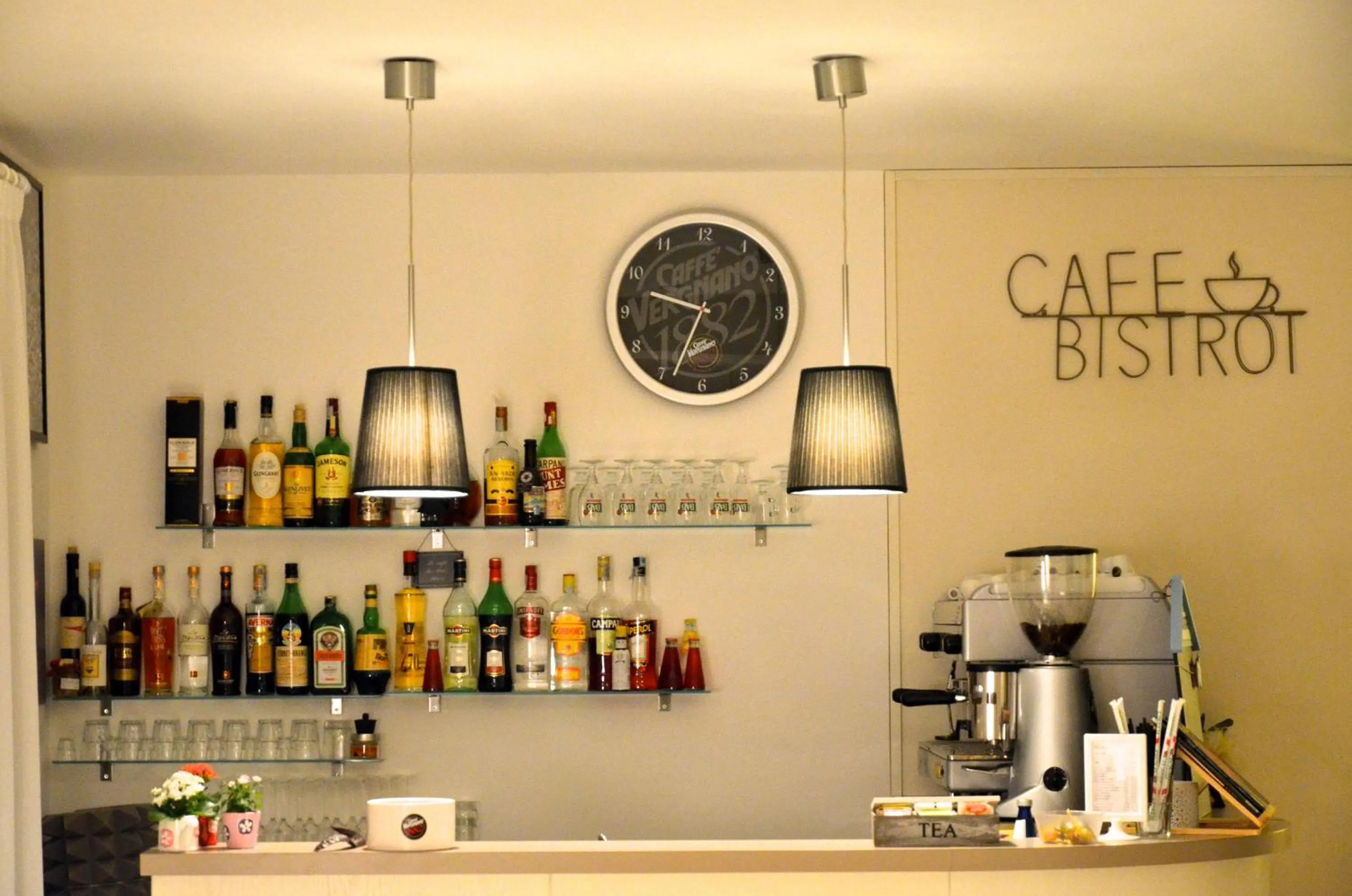 Lounge or bar in Petit Hotel