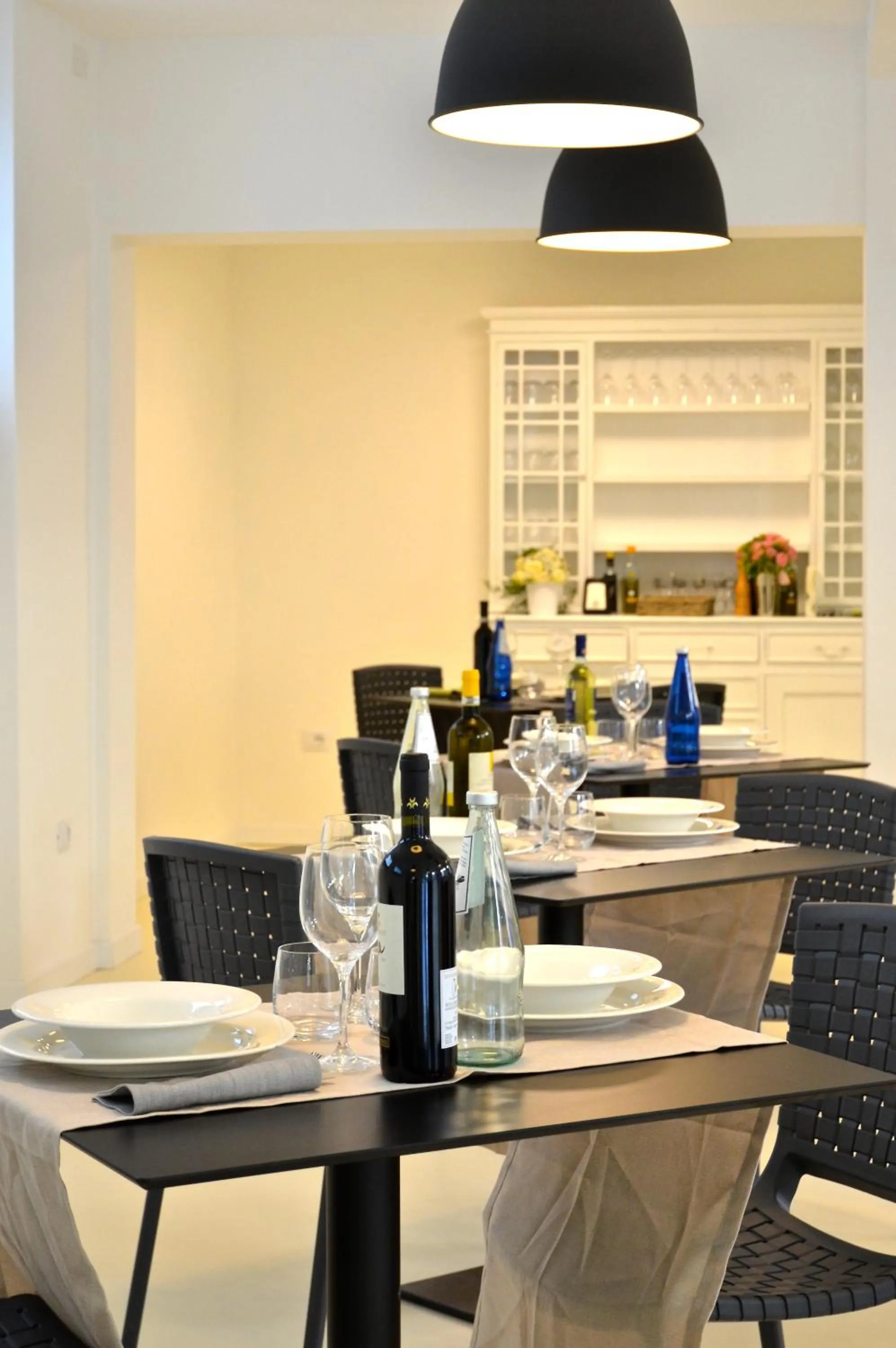 Restaurant/places to eat in Petit Hotel