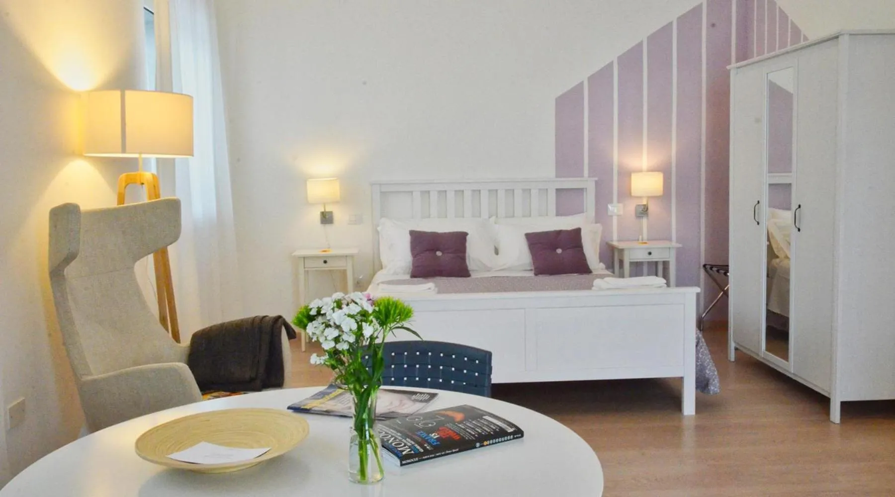 Photo of the whole room, Bed in Petit Hotel