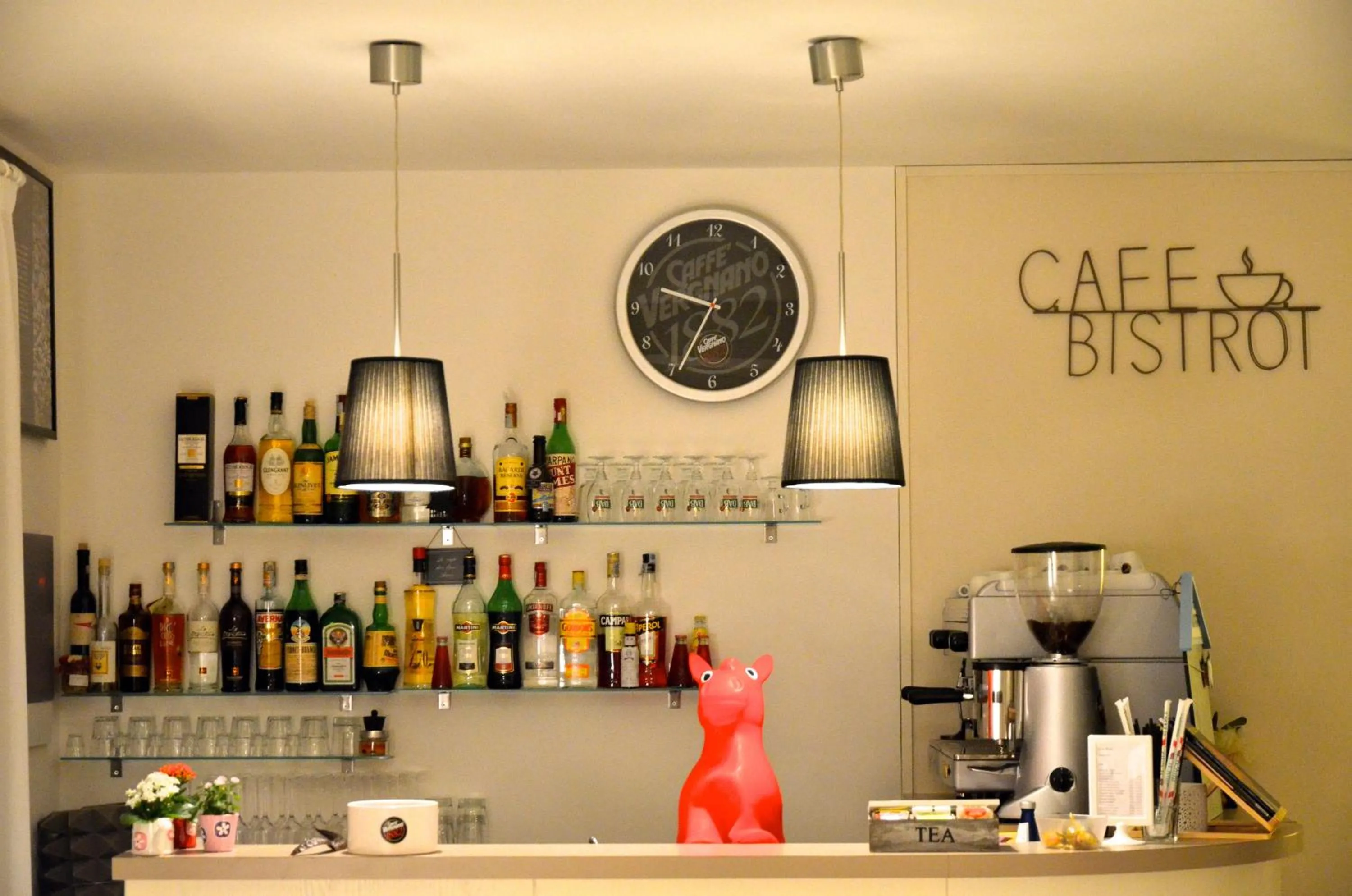 Lounge or bar in Petit Hotel