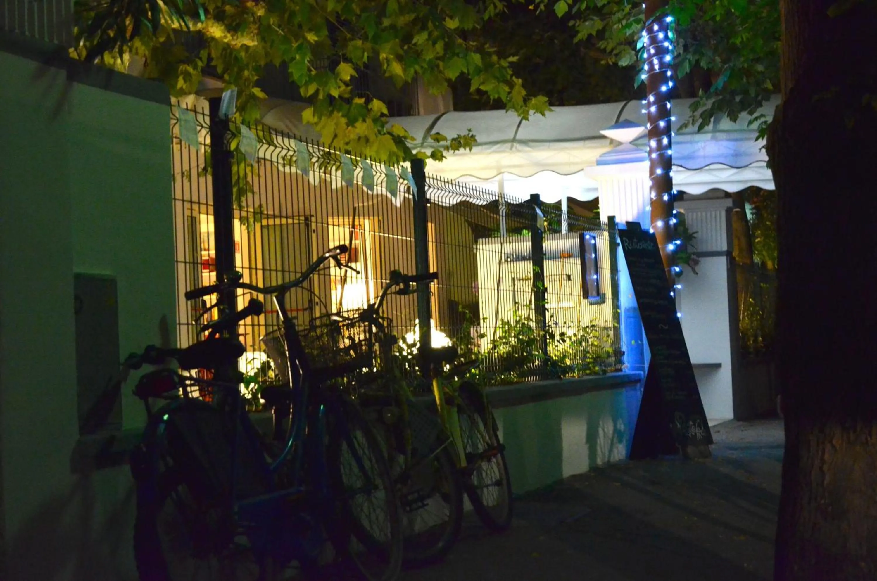 Facade/entrance in Petit Hotel