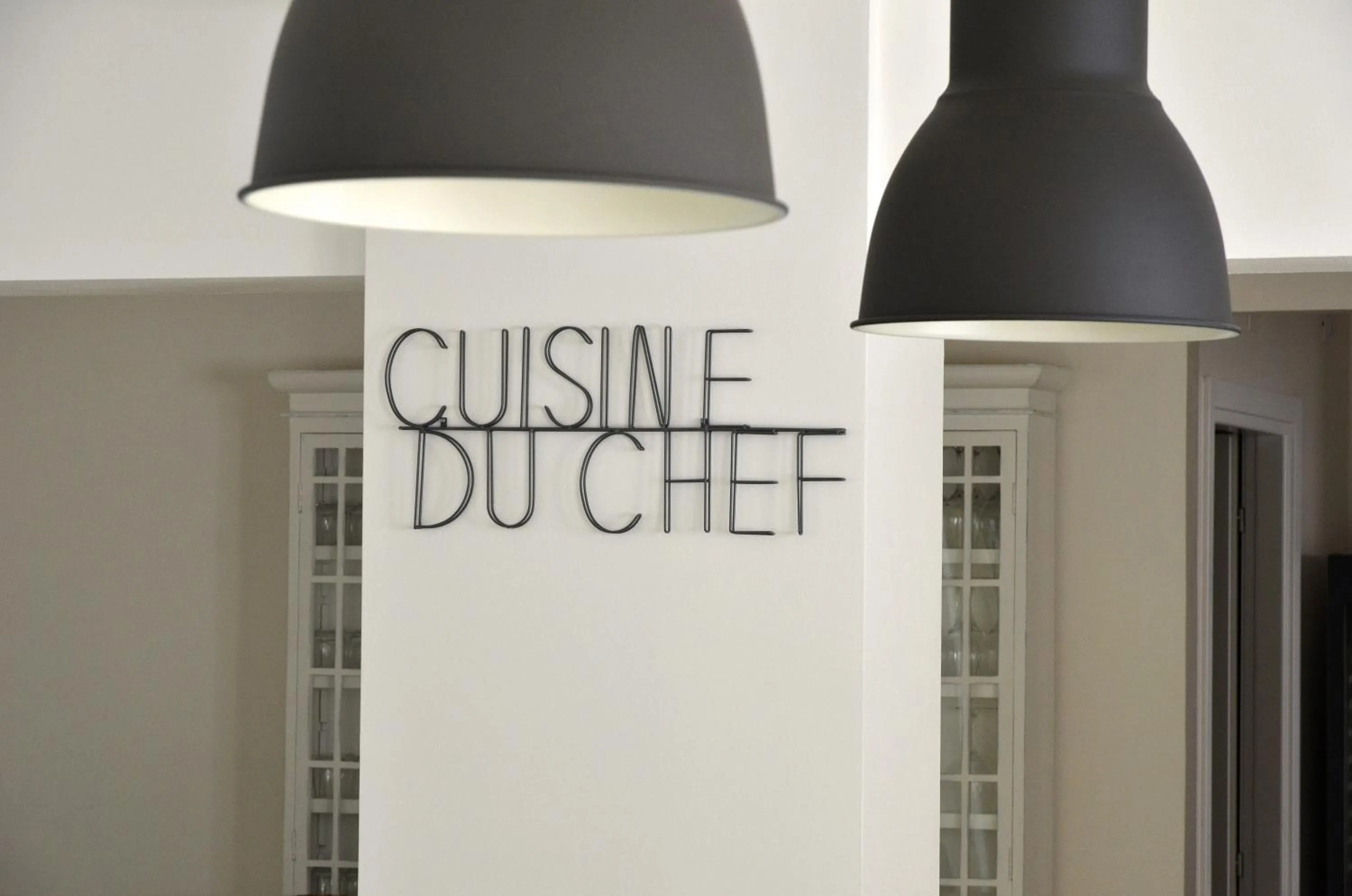 Restaurant/places to eat in Petit Hotel