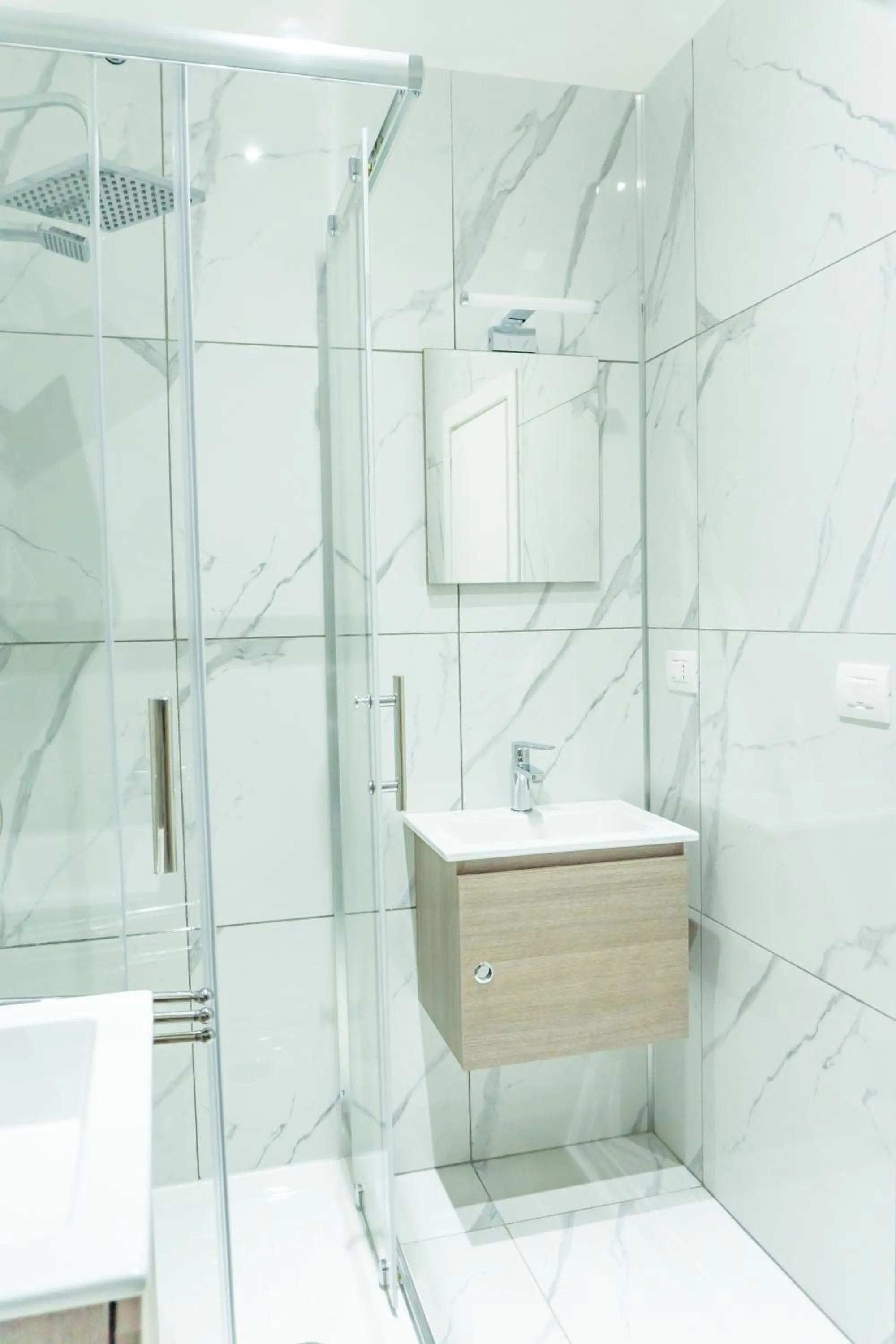 Shower in Hostel Partenope