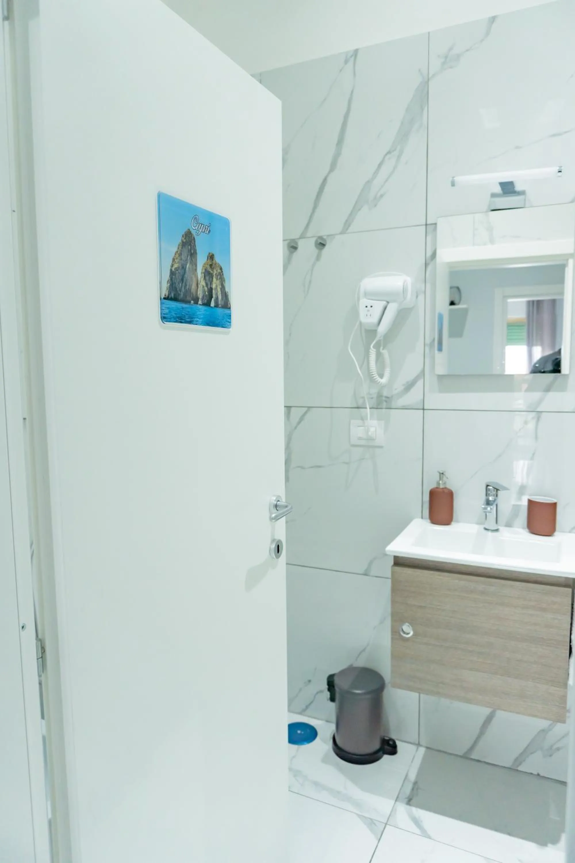 Shower in Hostel Partenope