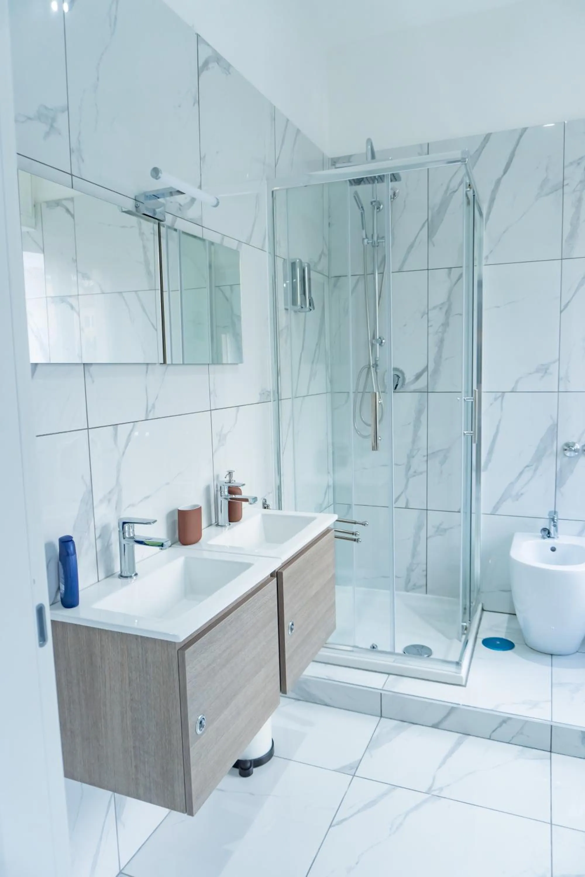 Shower in Hostel Partenope