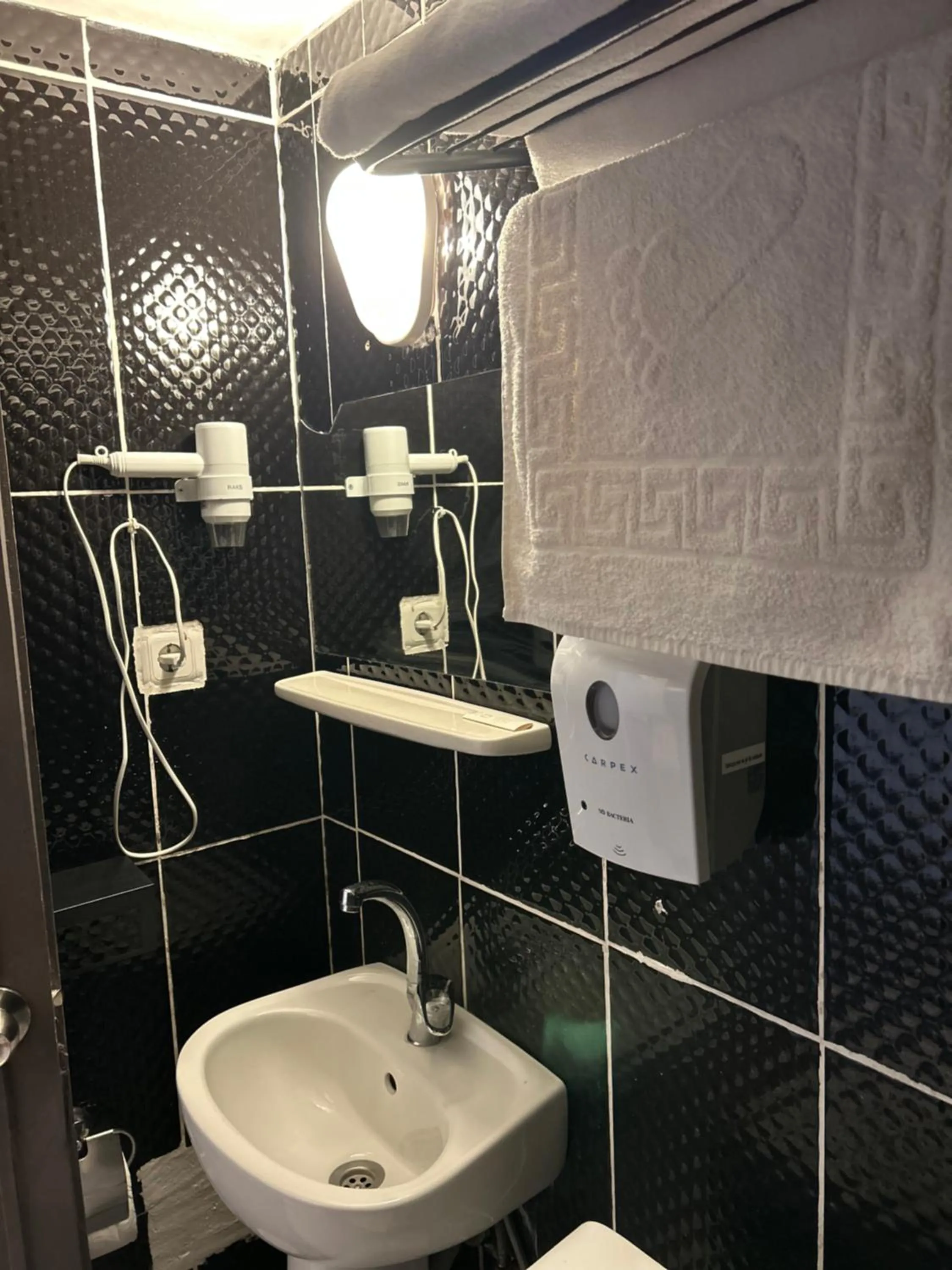 Shower in Cord Hotel & Resort