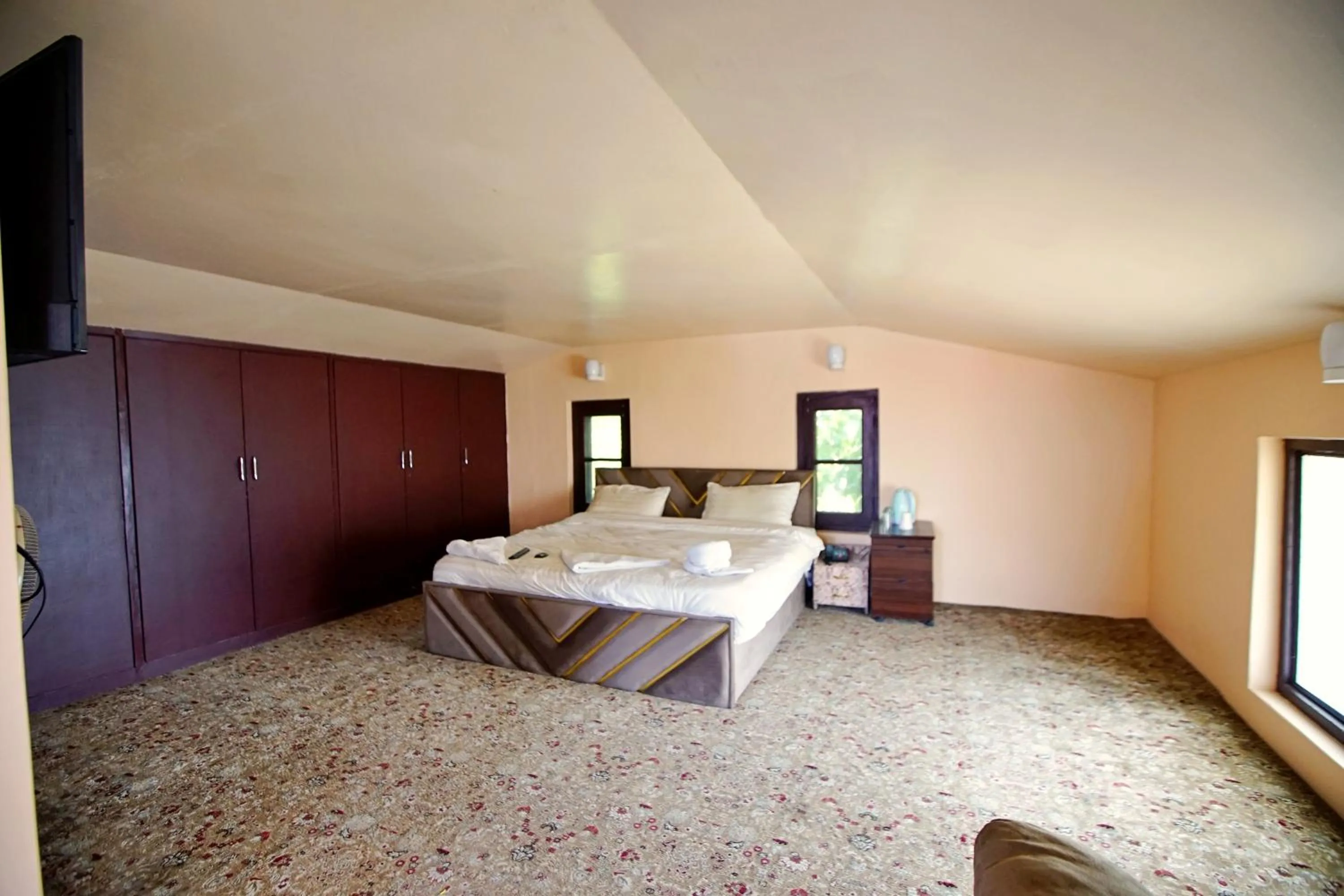 Bed in The GoodFind Residency