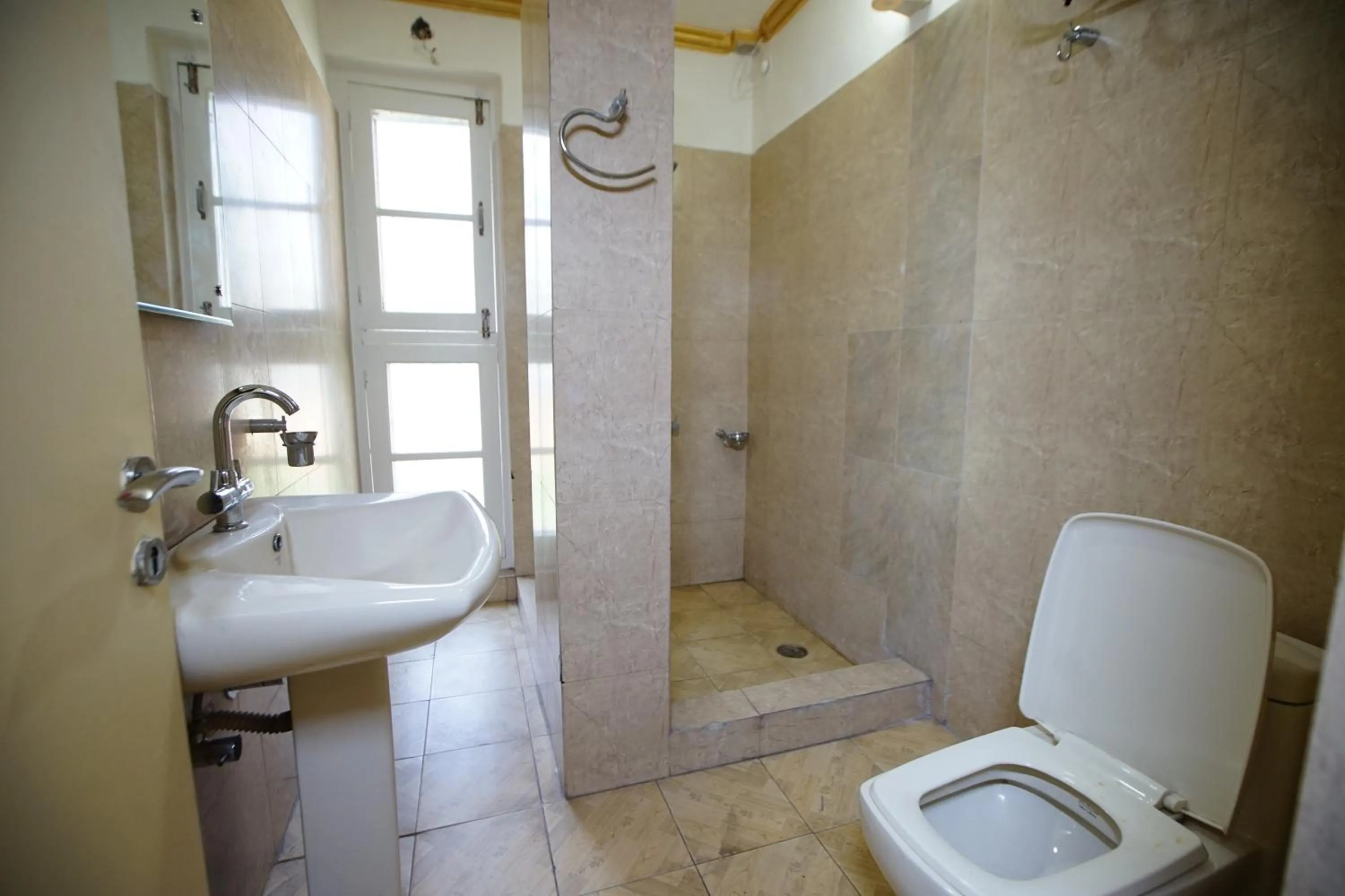 Shower in The GoodFind Residency