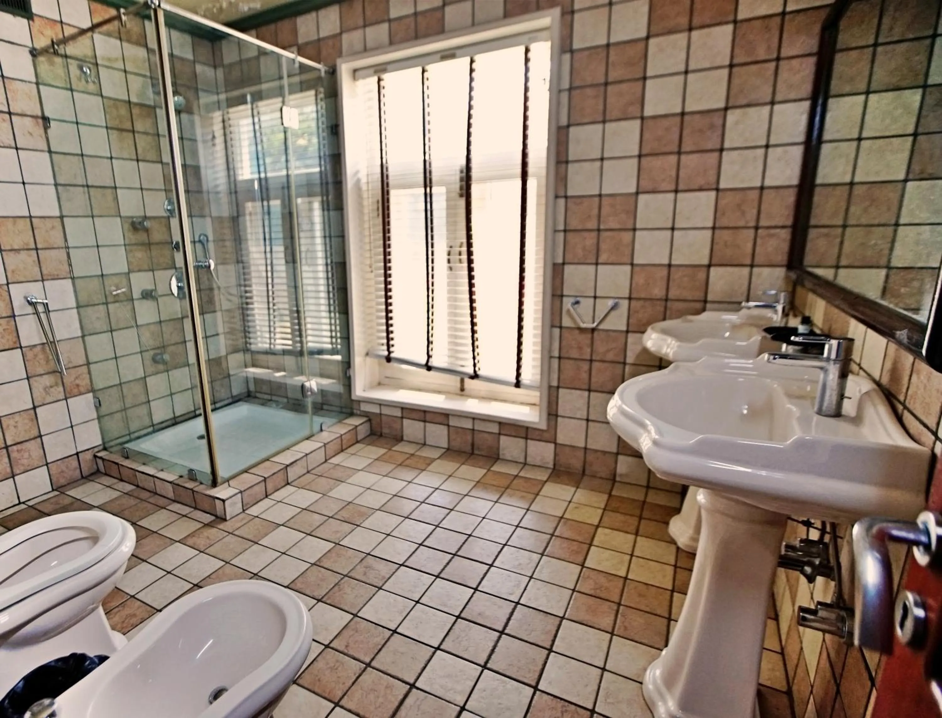 Shower in The GoodFind Residency