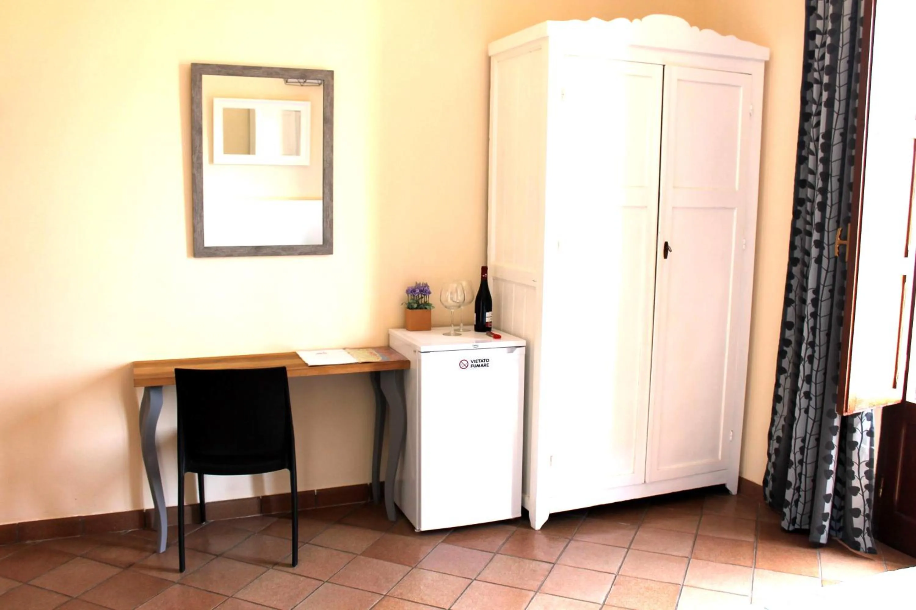 wardrobe in B&B Nettuno San Leone