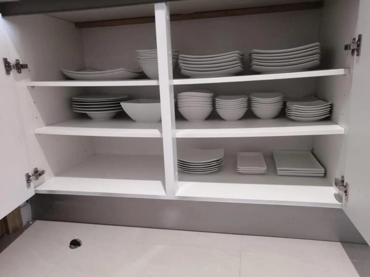 Communal kitchen in Altair Luxury Colombo by Miracle