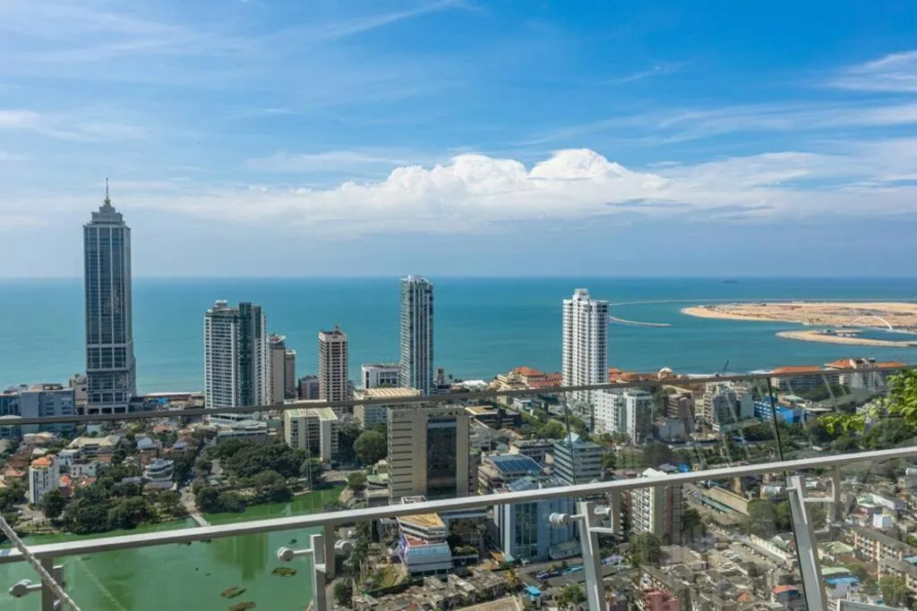 Sea view in Altair Luxury Colombo by Miracle
