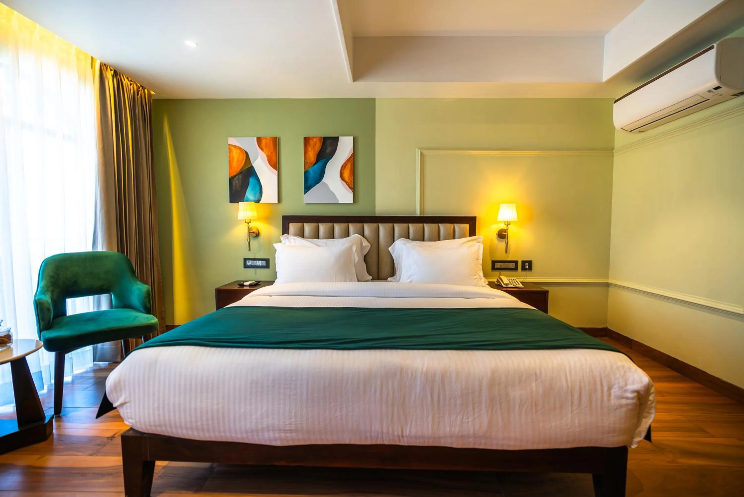 Bedroom, Bed in Clarks Inn Express, Rishikesh