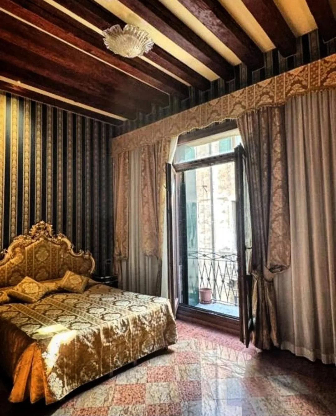 Bed in Ca' San Zaccaria