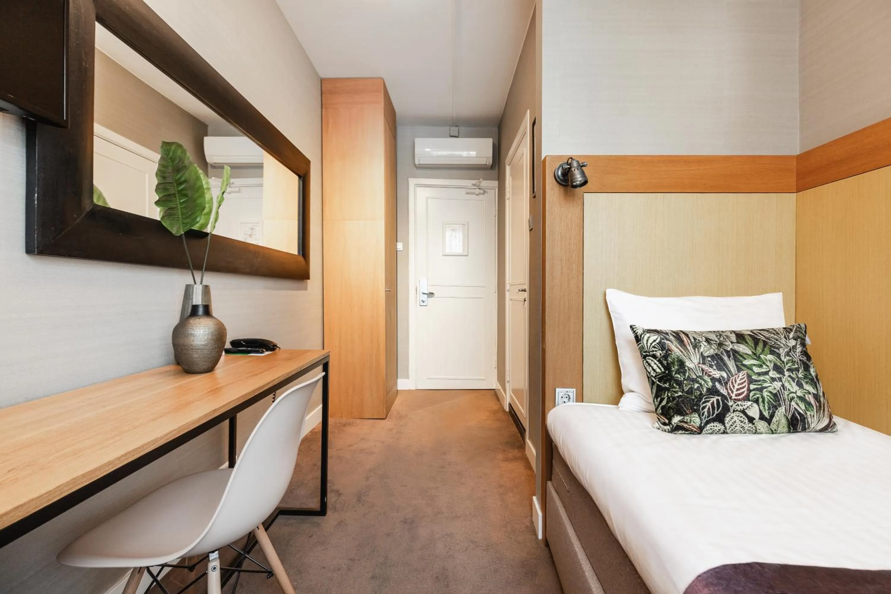 Bedroom, Bed in The Delphi - Amsterdam Townhouse