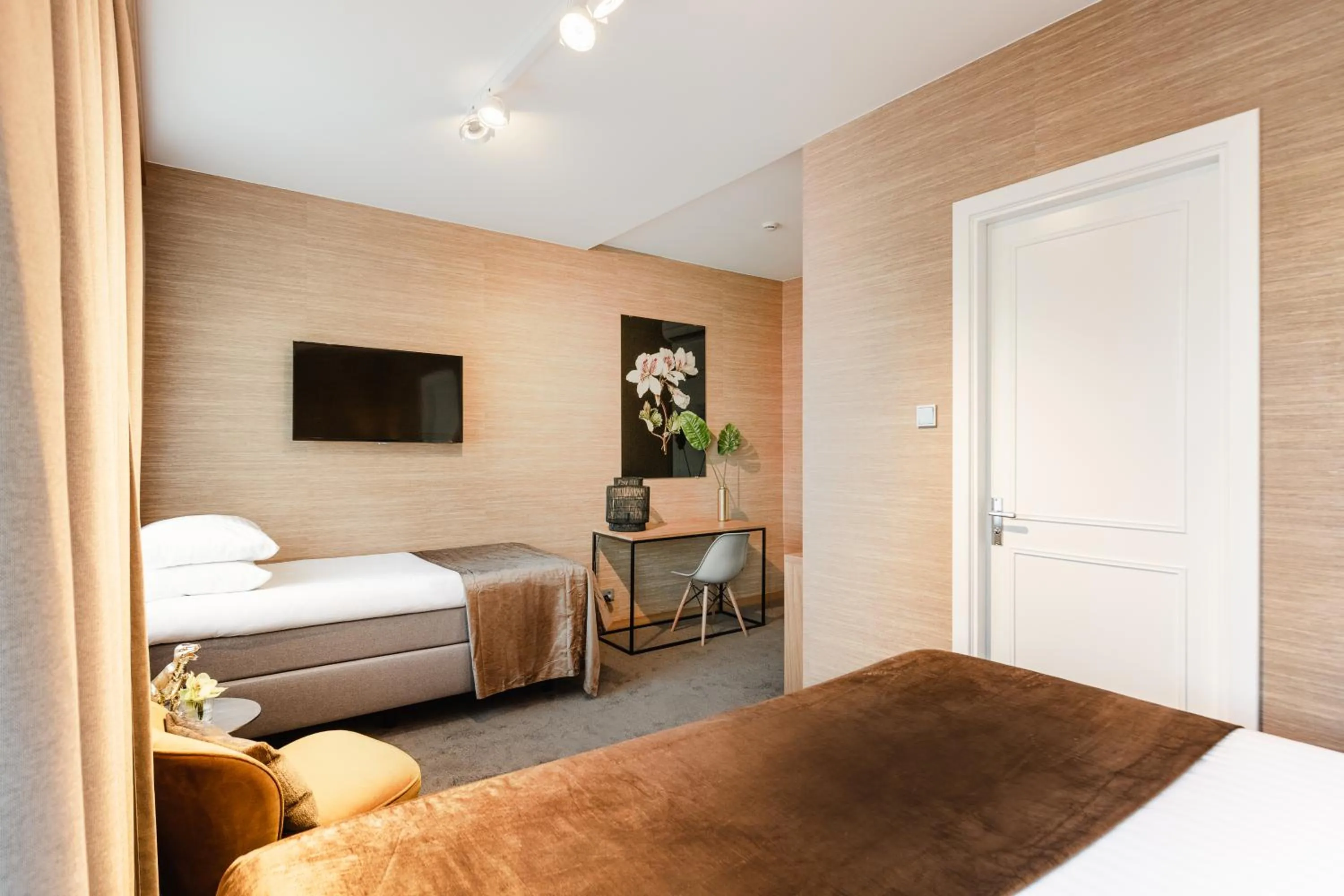 Bedroom, Bed in The Delphi - Amsterdam Townhouse