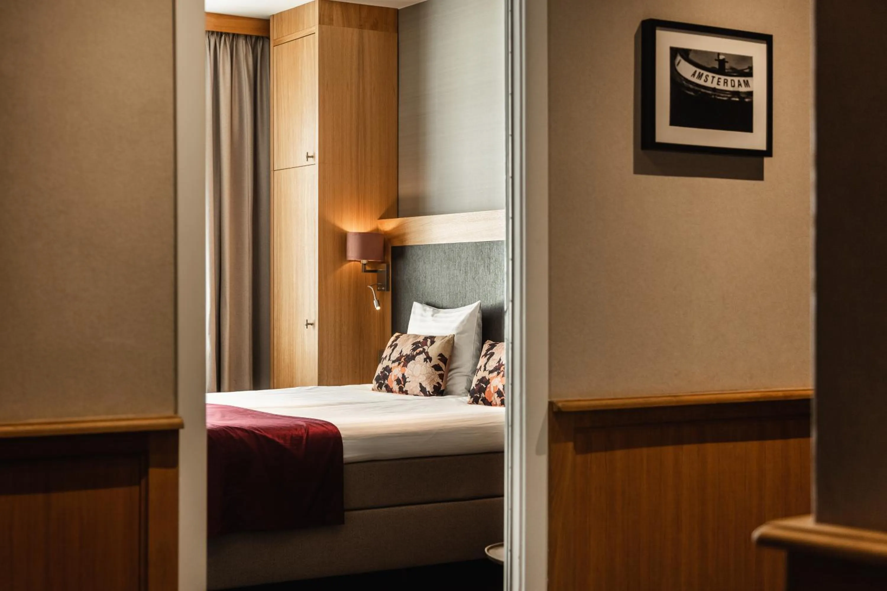 Bedroom, Bed in The Delphi - Amsterdam Townhouse