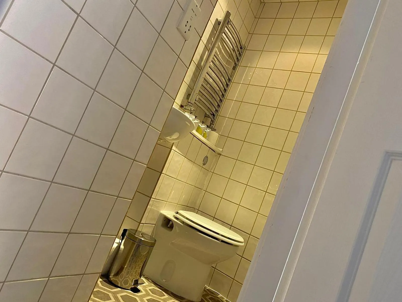 Bathroom in Grosvenor Place Guest House