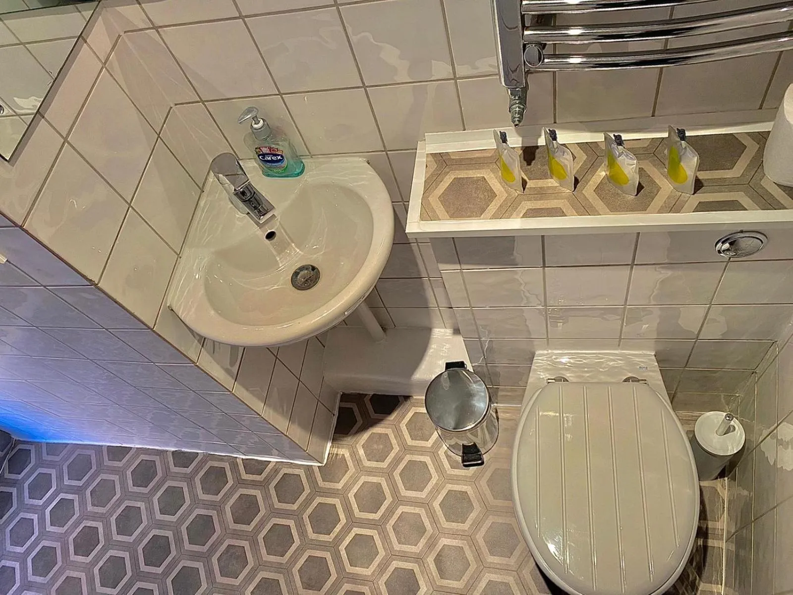 Bathroom in Grosvenor Place Guest House