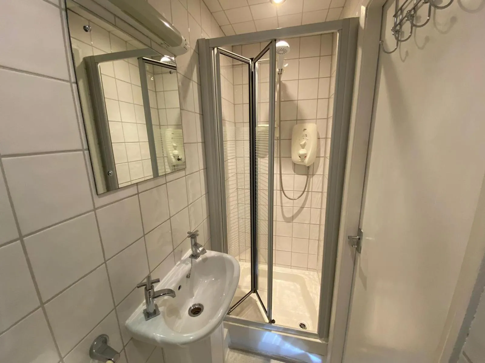 Bathroom in Grosvenor Place Guest House