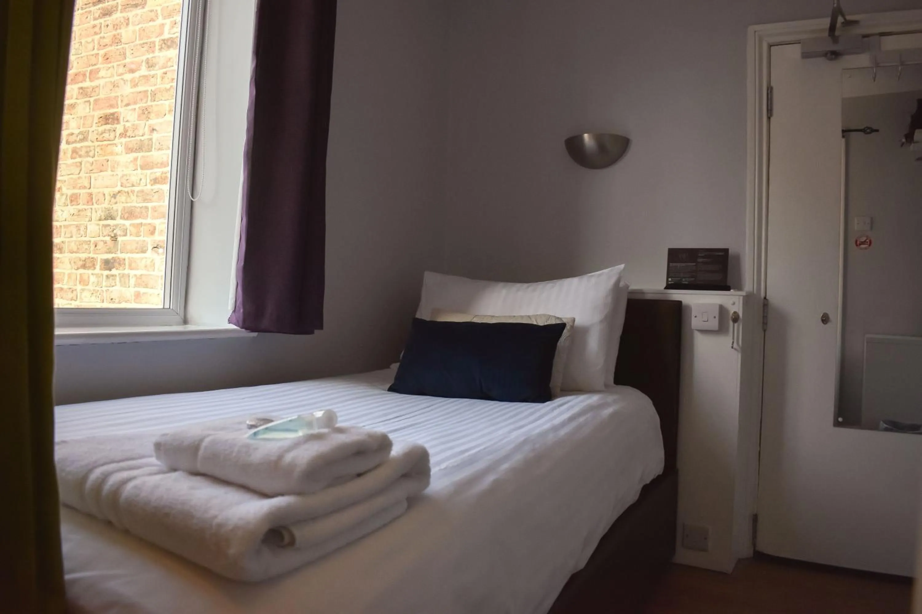 Bed in Grosvenor Place Guest House