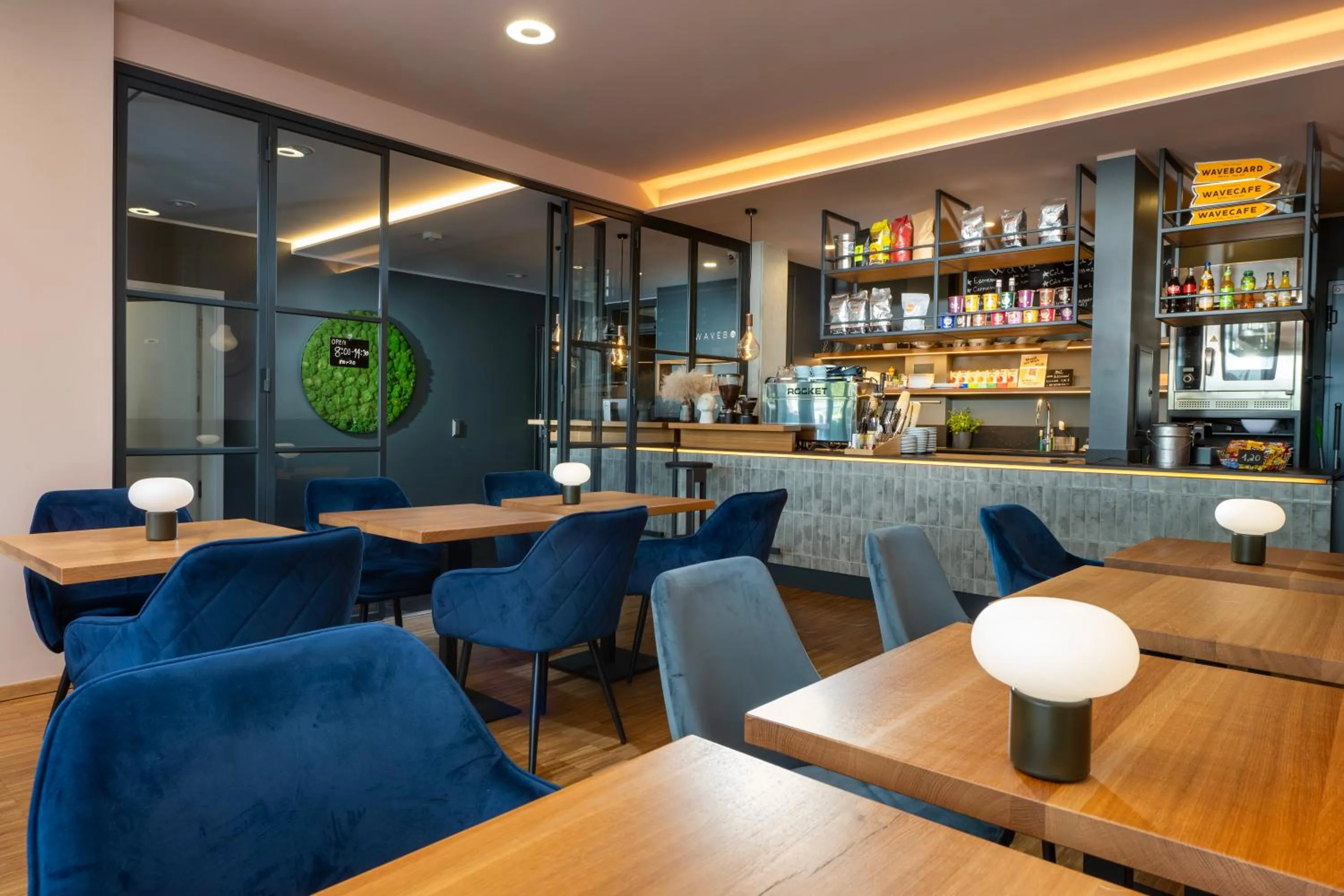 Dining area in Waveboard Hotel & Boardinghouse