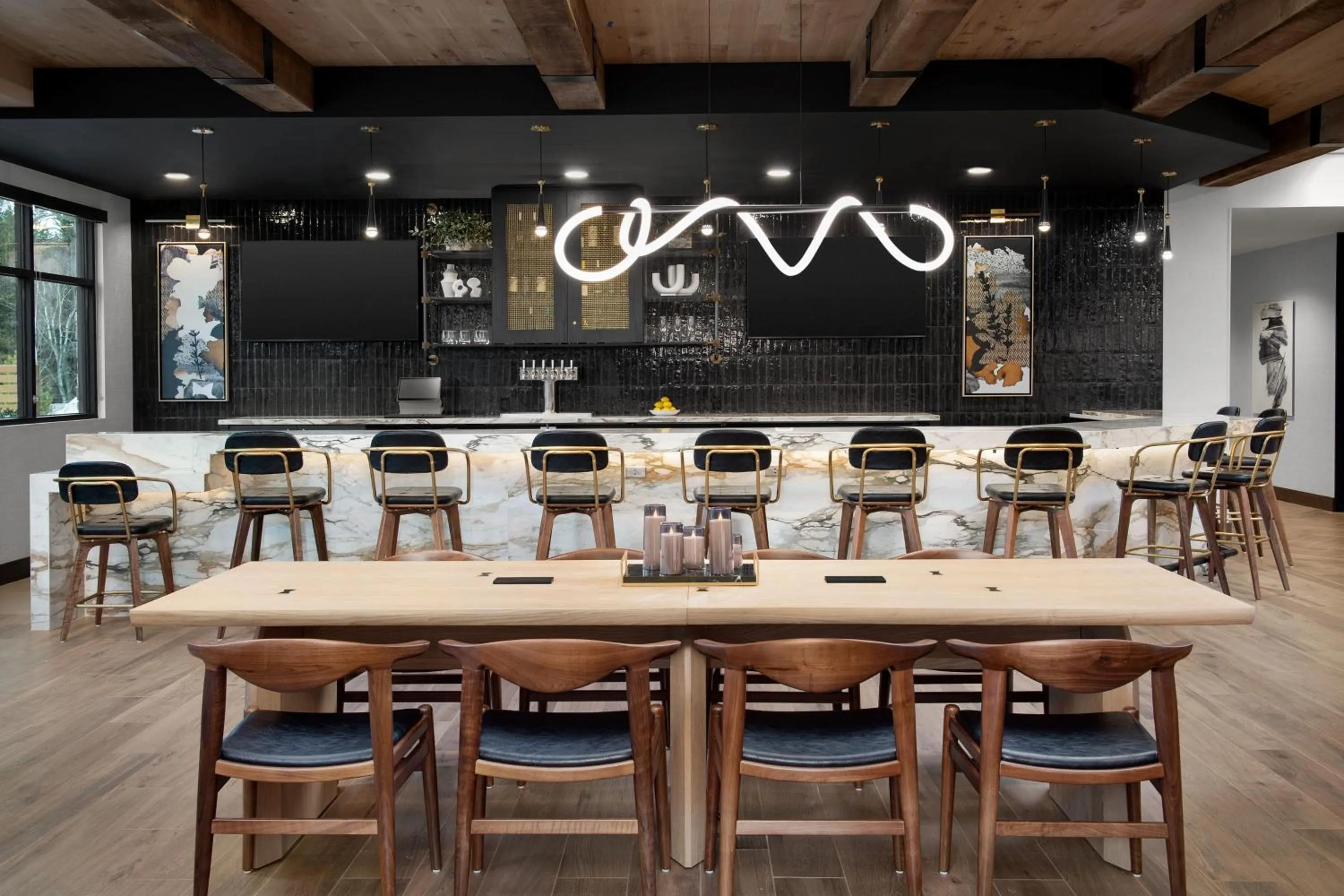 Lounge or bar in SpringHill Suites by Marriott Sandpoint