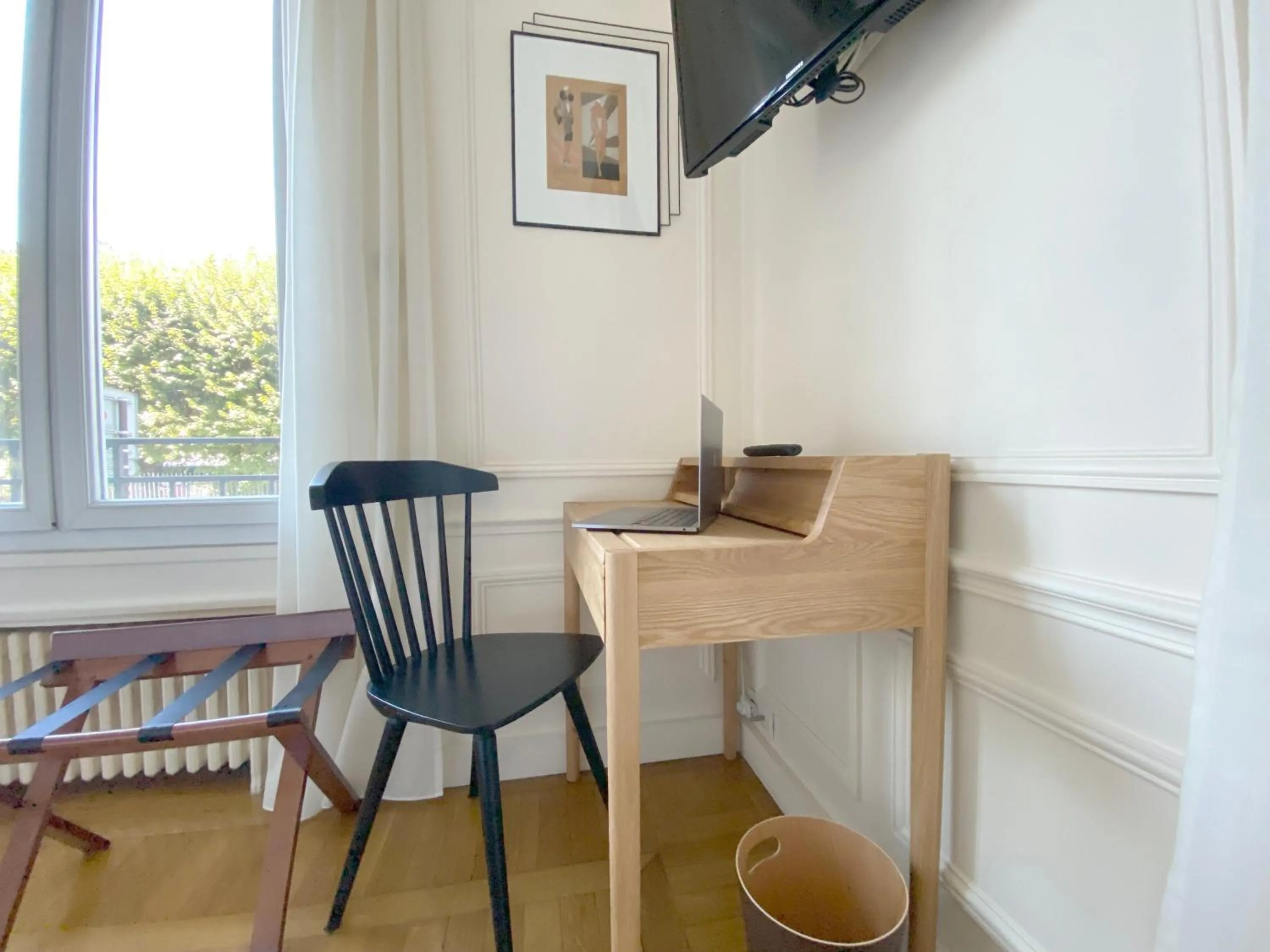 TV and multimedia in La Villa Paris - B&B