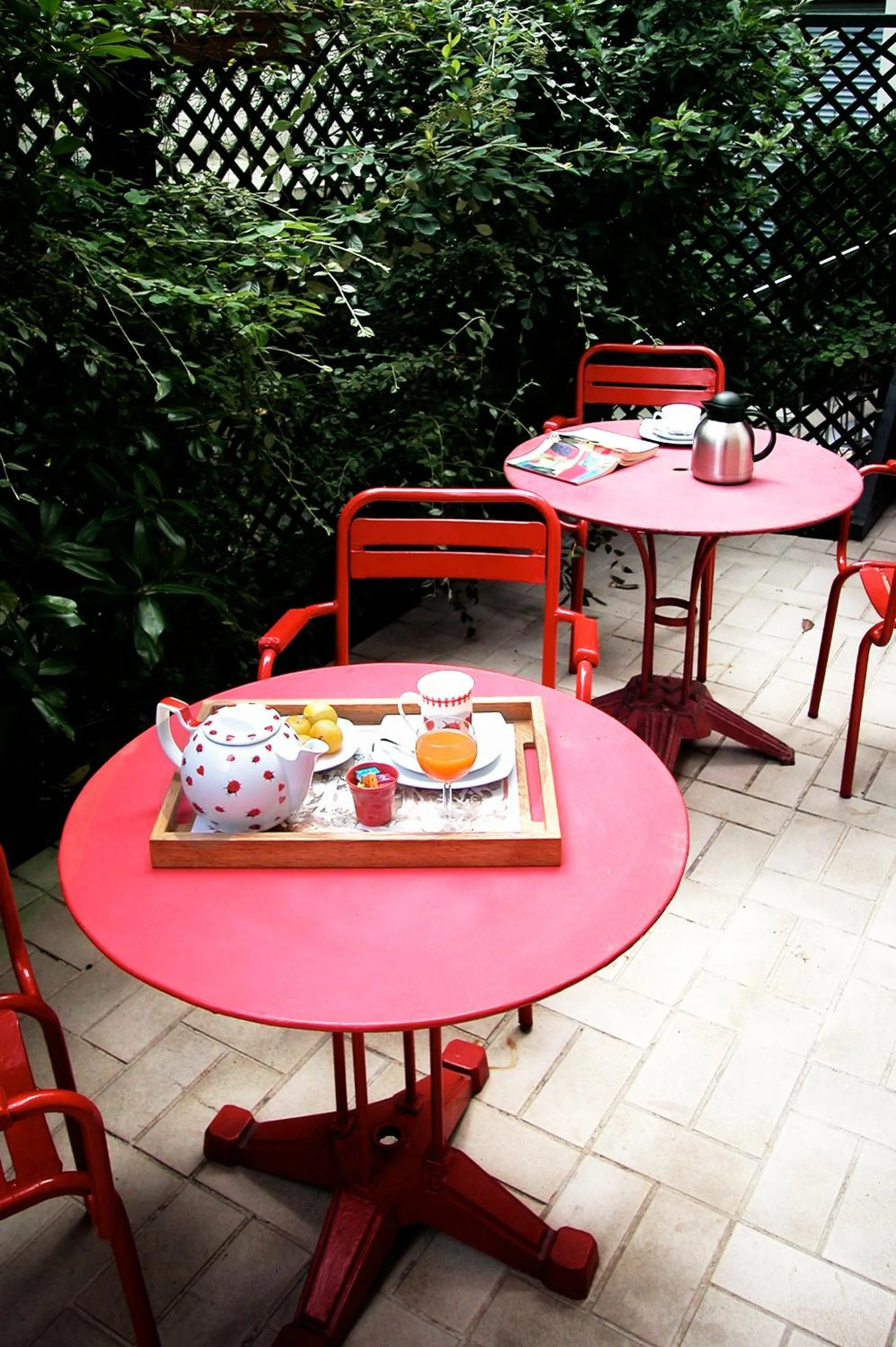 Patio in La Villa Paris - B&B