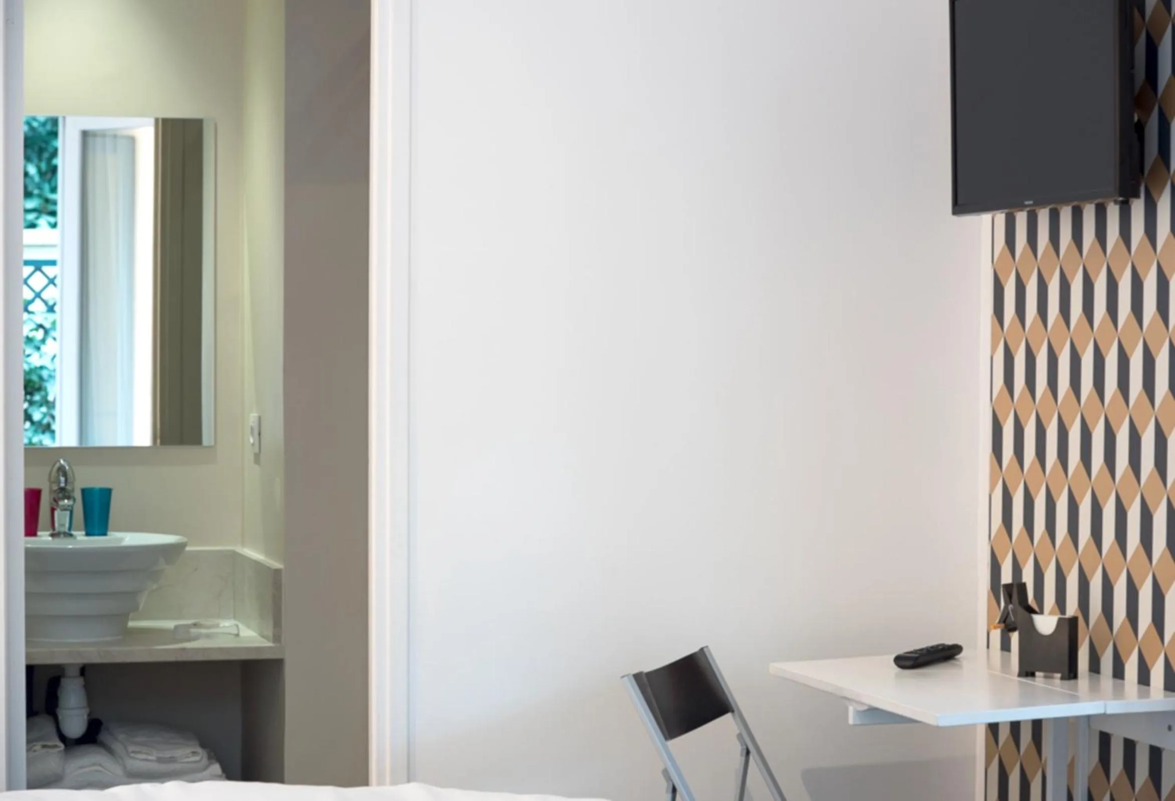 Bathroom in La Villa Paris - B&B