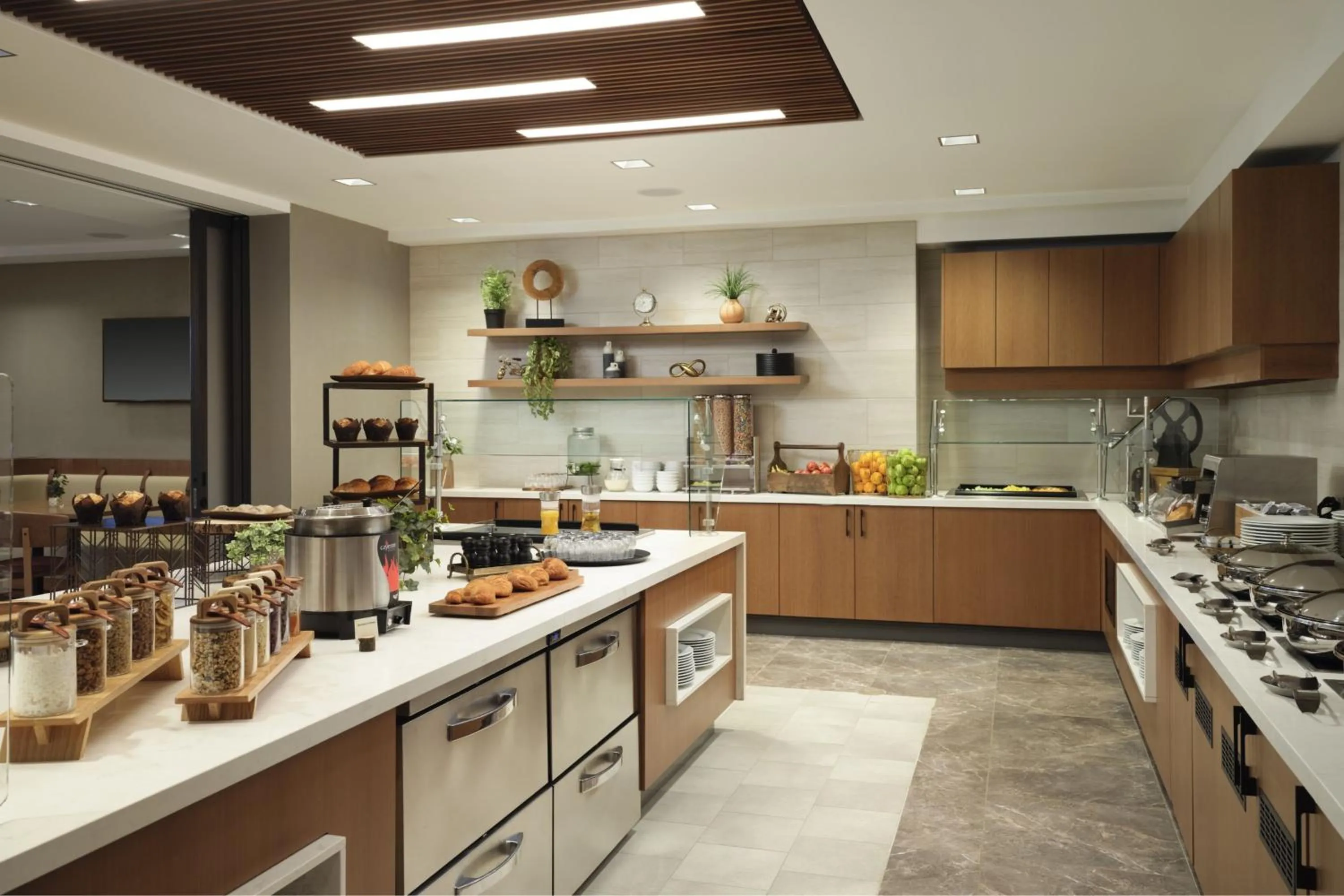 Breakfast in Inn at Bellefield Residence Inn by Marriott