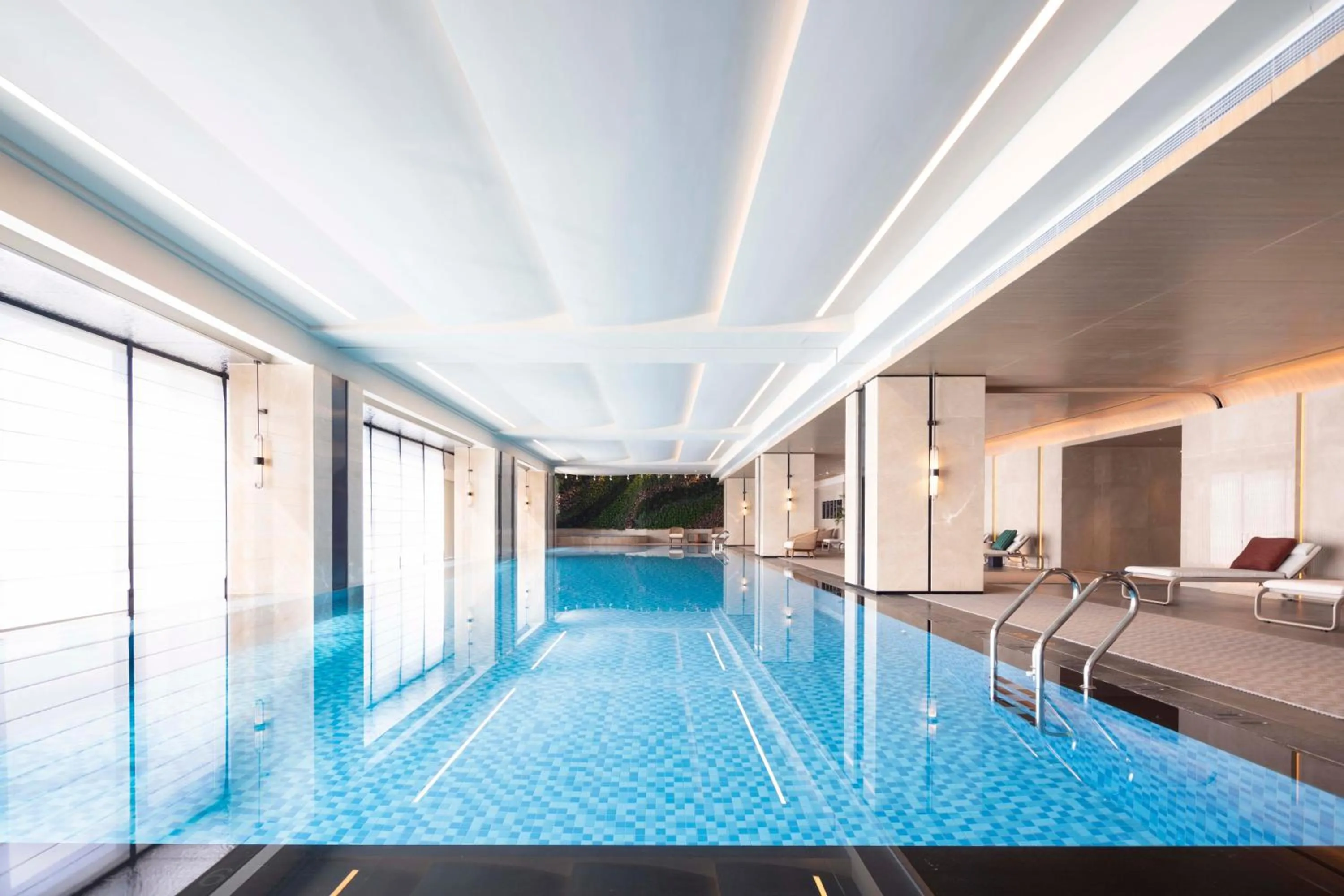 Swimming pool in Sheraton Pujiang