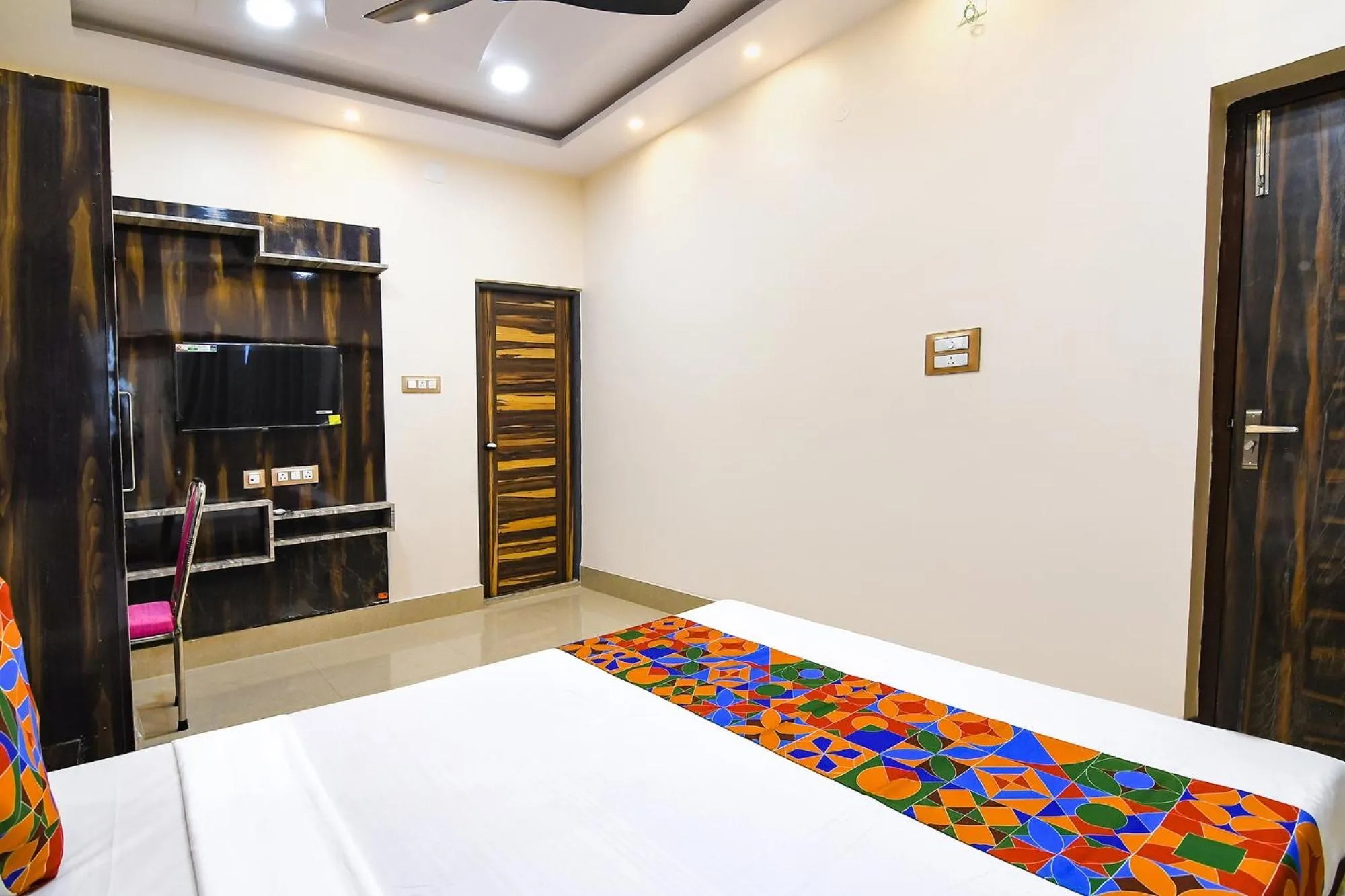 Bed in FabHotel Sriya - City Center, Durgapur