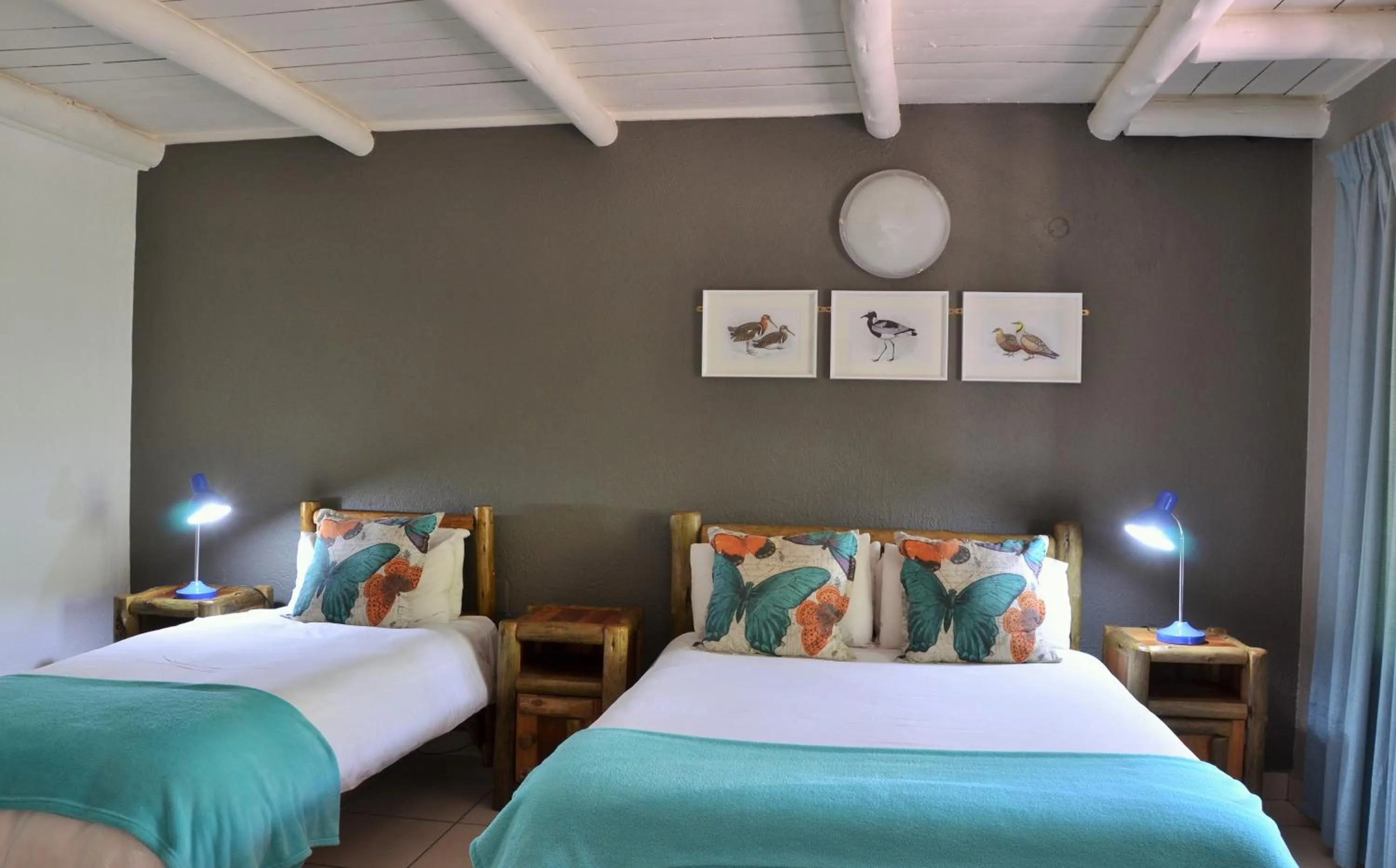 Photo of the whole room, Bed in eBundu Lodge