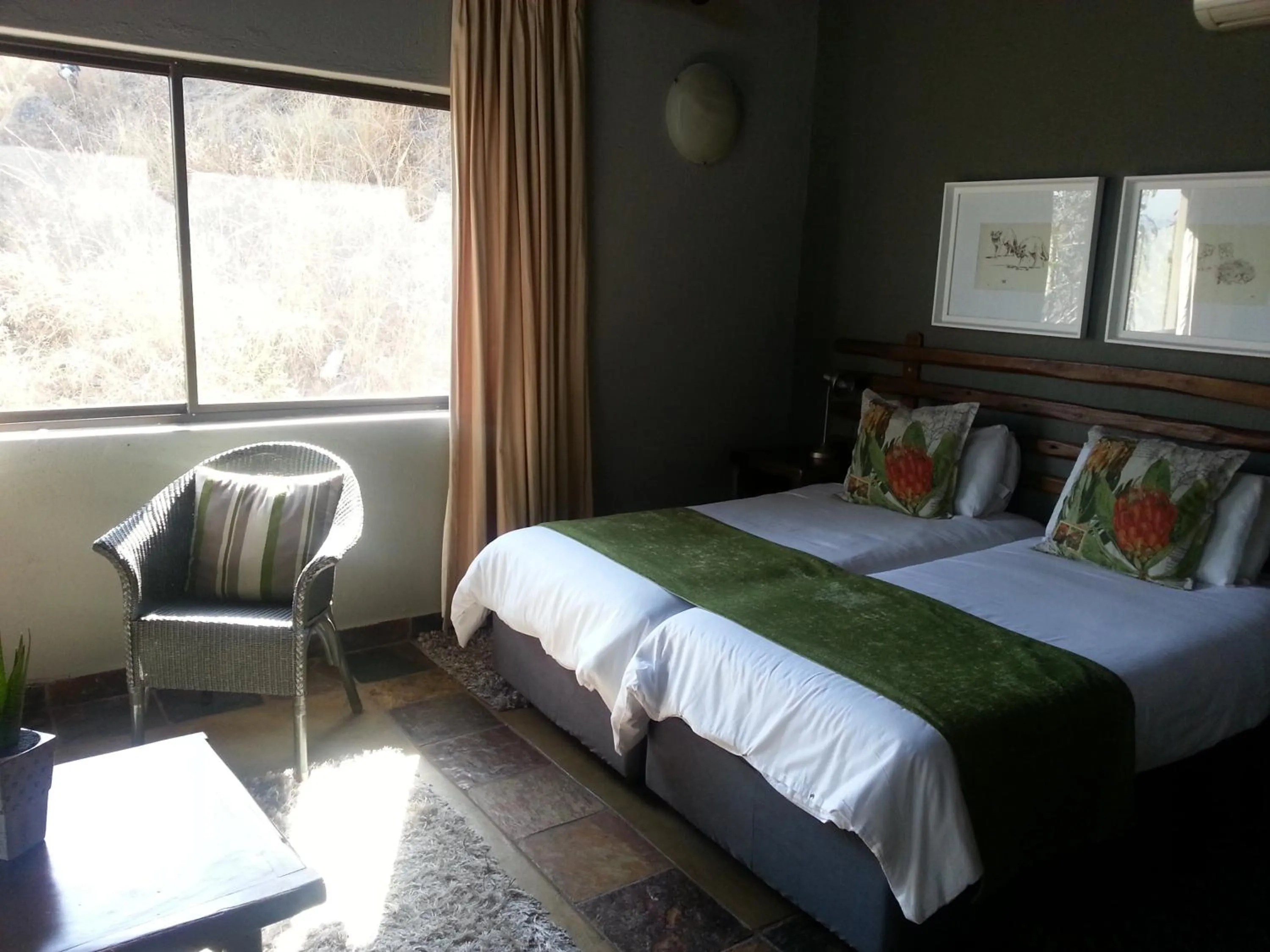 Day, Bed in eBundu Lodge