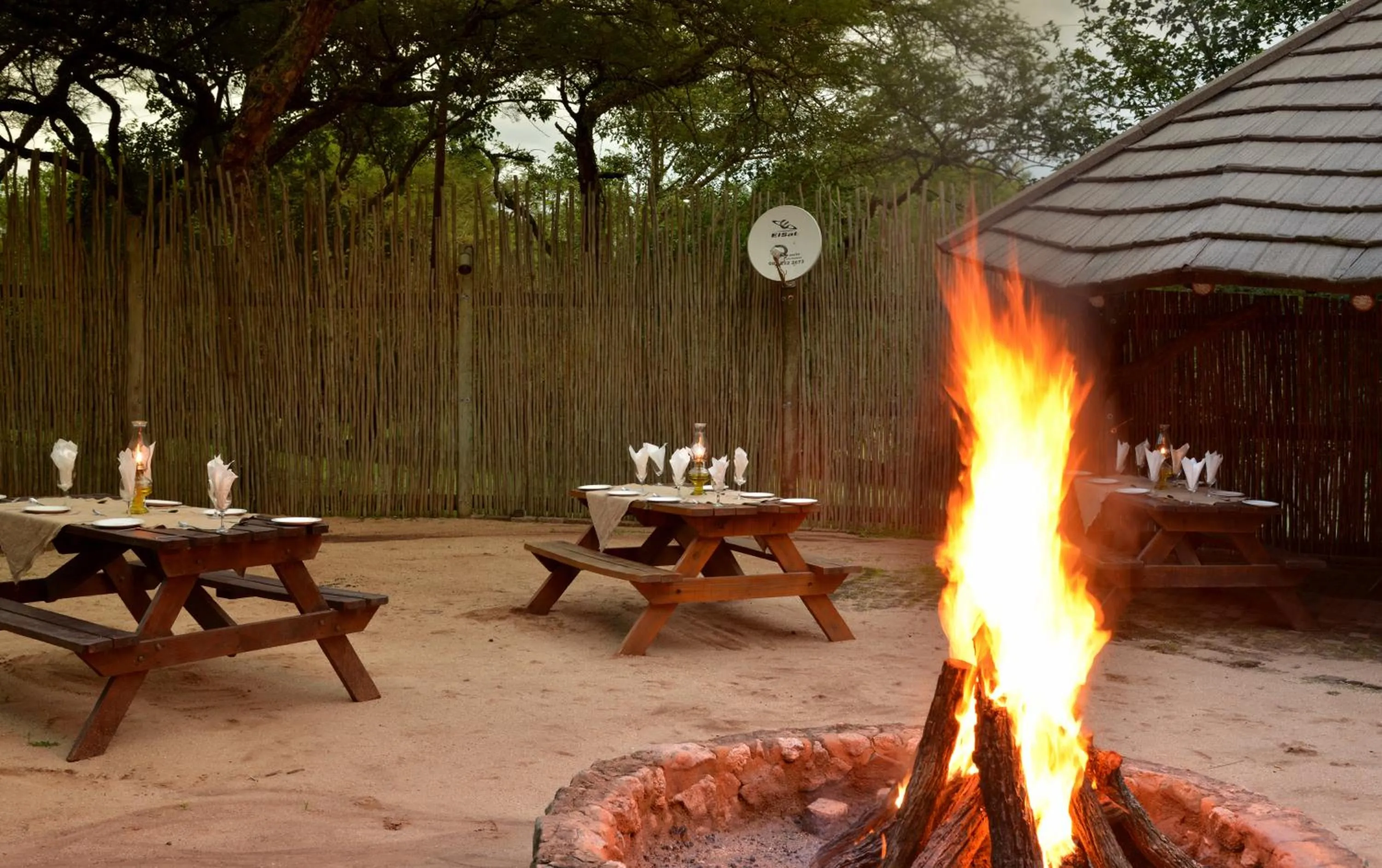 Restaurant/places to eat in eBundu Lodge