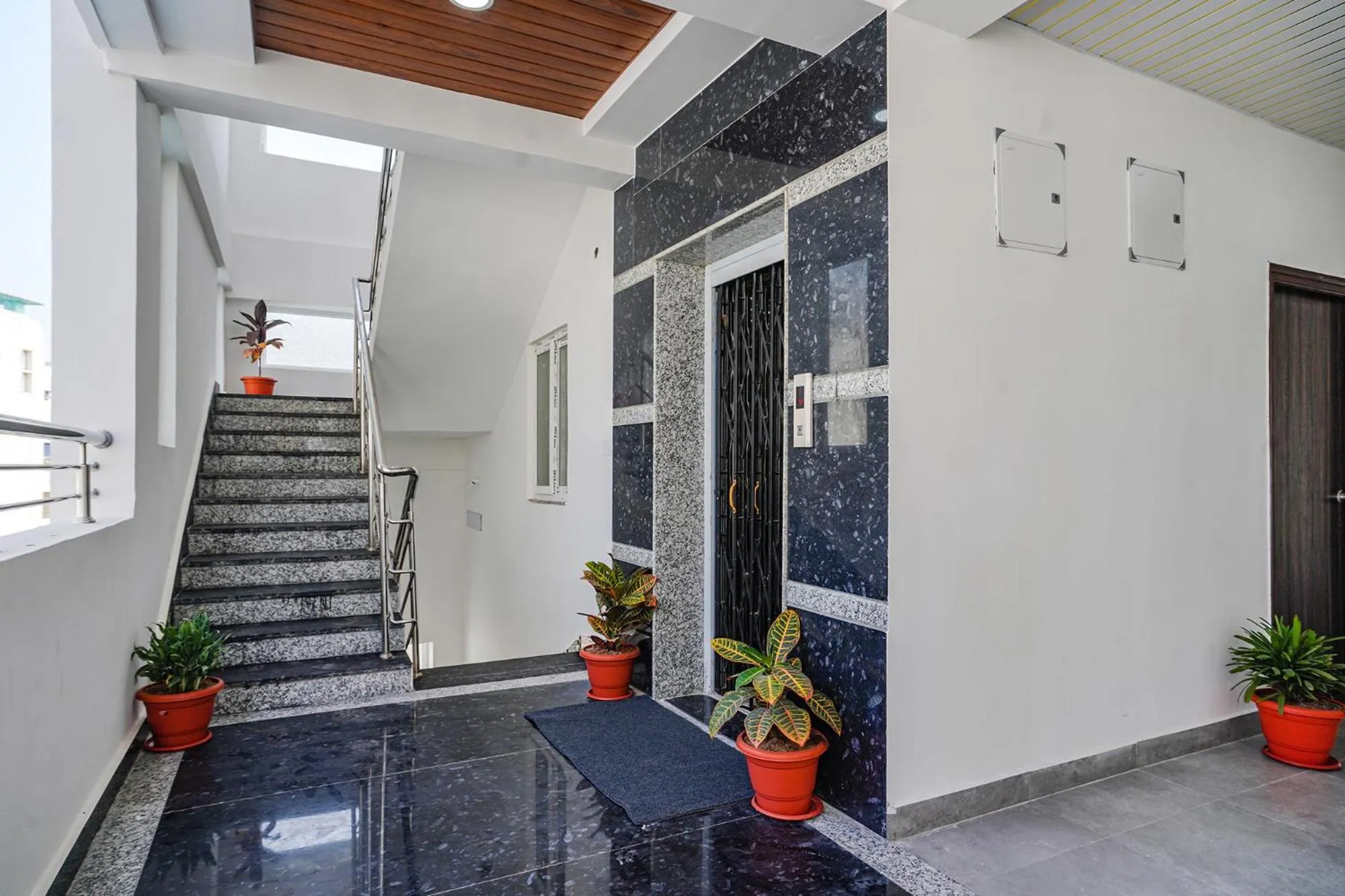 Lobby or reception in FabHotel Rooms 27 - Nr Hitech City