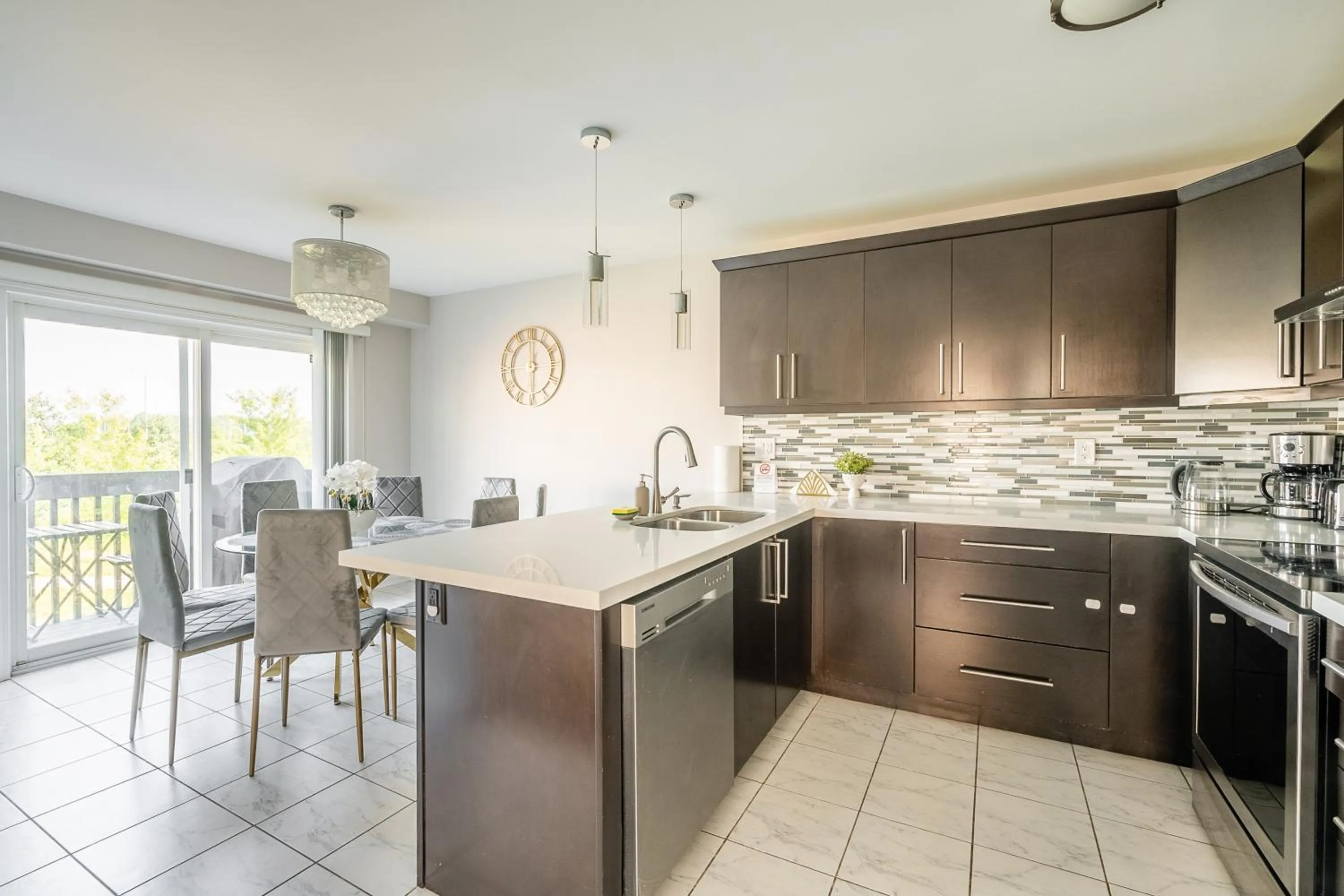 Kitchen or kitchenette in GlobalStay 3 Bedroom House with Parking Brampton